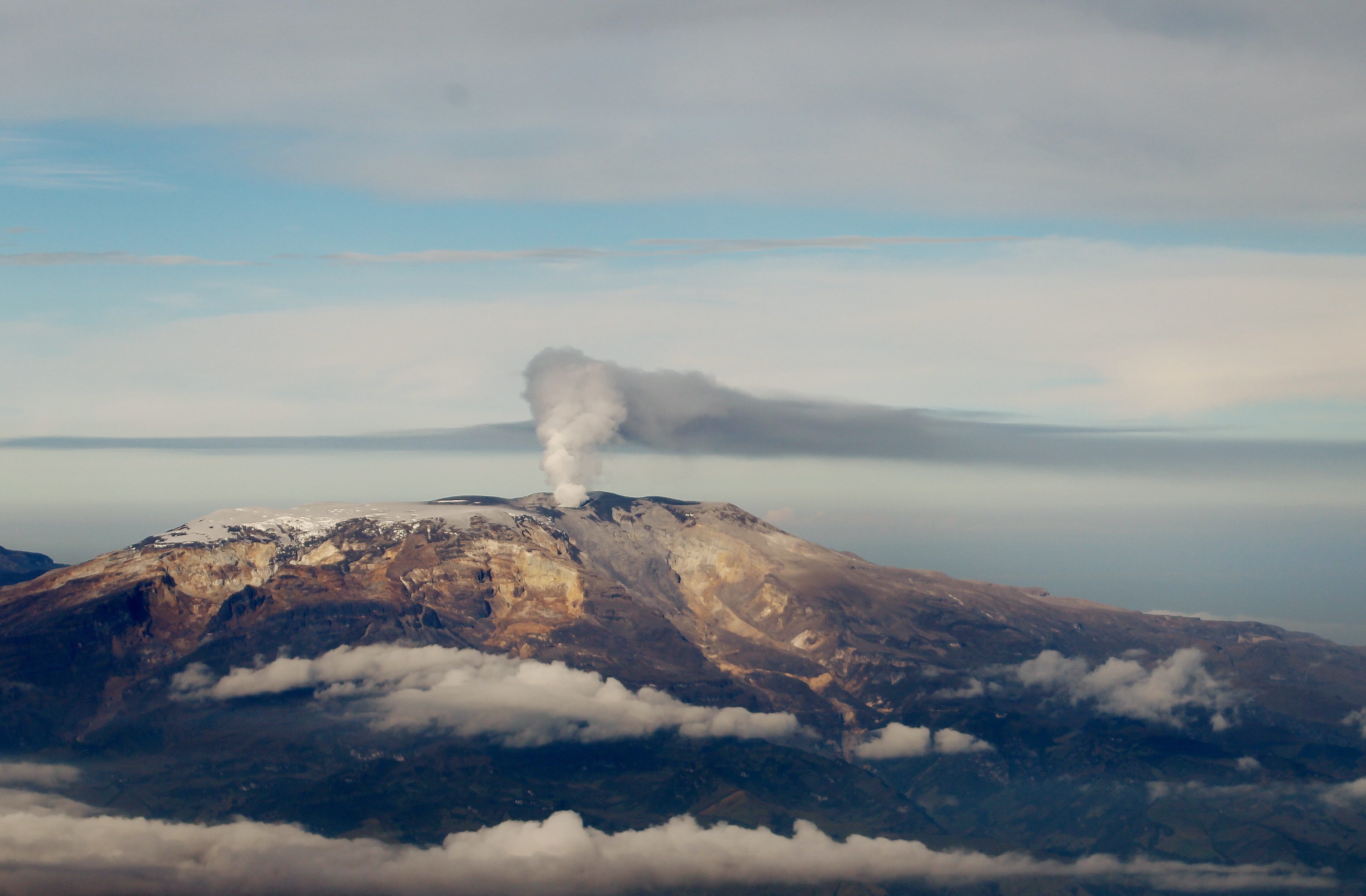 La actividad sísmica en el volcán ha aumentado considerablemente en los últimos días. El Servicio Geológico Colombiano solicitó mantener la calma. (EFE/LEONARDO MUÑOZ/Archivo)
