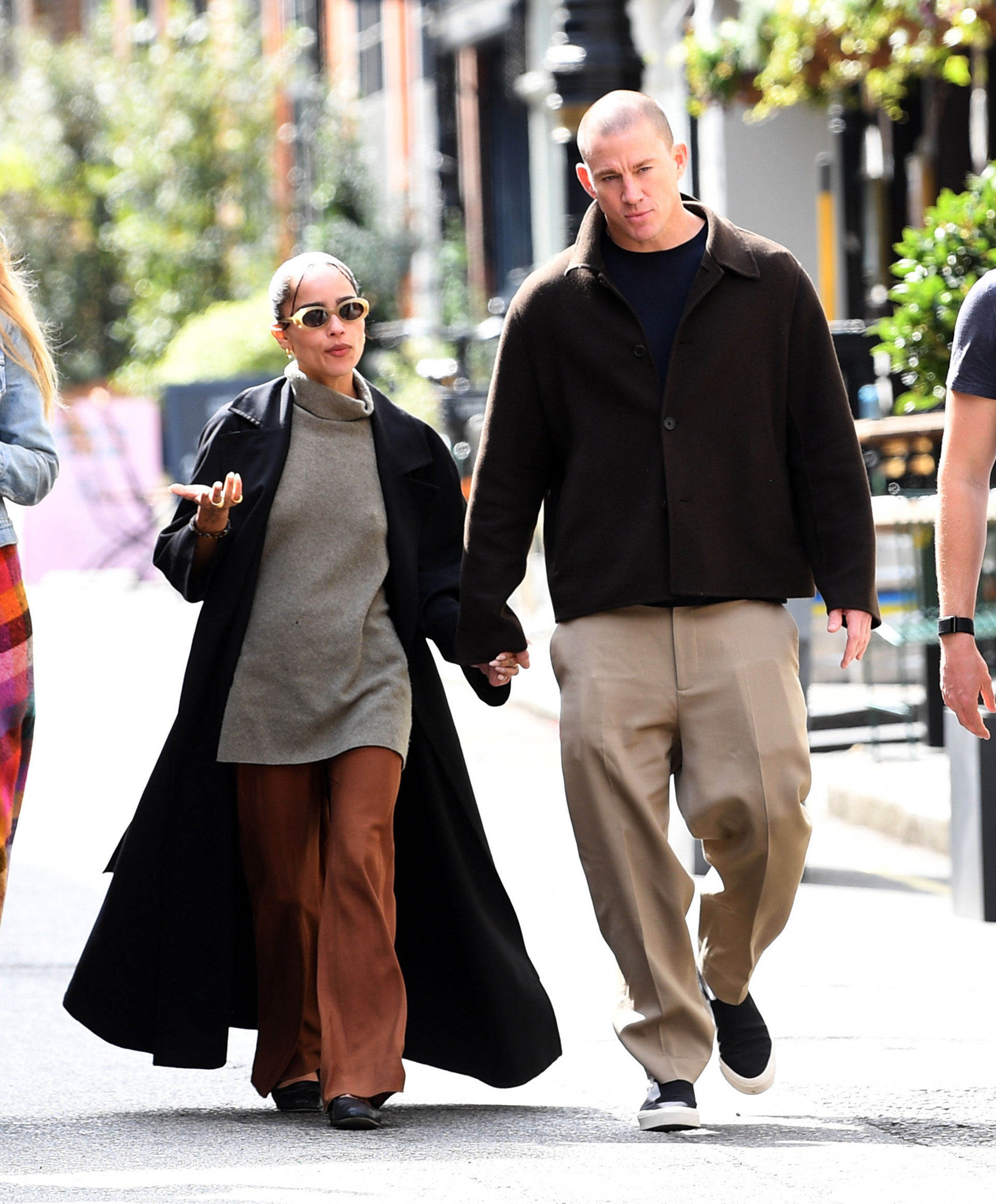 Channing Tatum y Zoë Kravitz dieron un romántico paseo por las calles de Londres, en donde se encuentran cumpliendo compromisos laborales. La pareja caminó de la mano y se detuvo a almorzar en un exclusivo restaurante