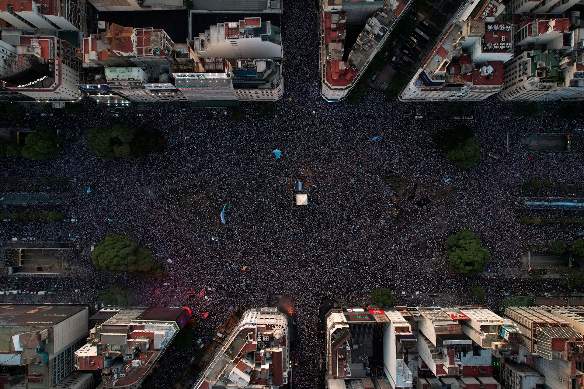 In this aerial view fans of Argentina celebrate winning the Qatar 2022 World Cup against France at the Obelisk in Buenos Aires, on December 18, 2022. (Photo by Emiliano LASALVIA / AFP)