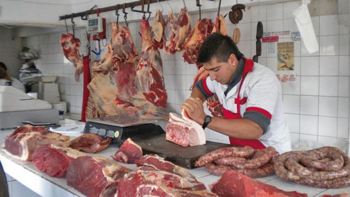 La carne ocupa un lugar protagónico en la canasta de consumo y el Gobierno está preocupado por el precio que se comercializa en carnicerías y supermercados. 
