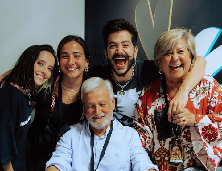 Camilo Echeverry y su familia. Foto: Instagram @camilo