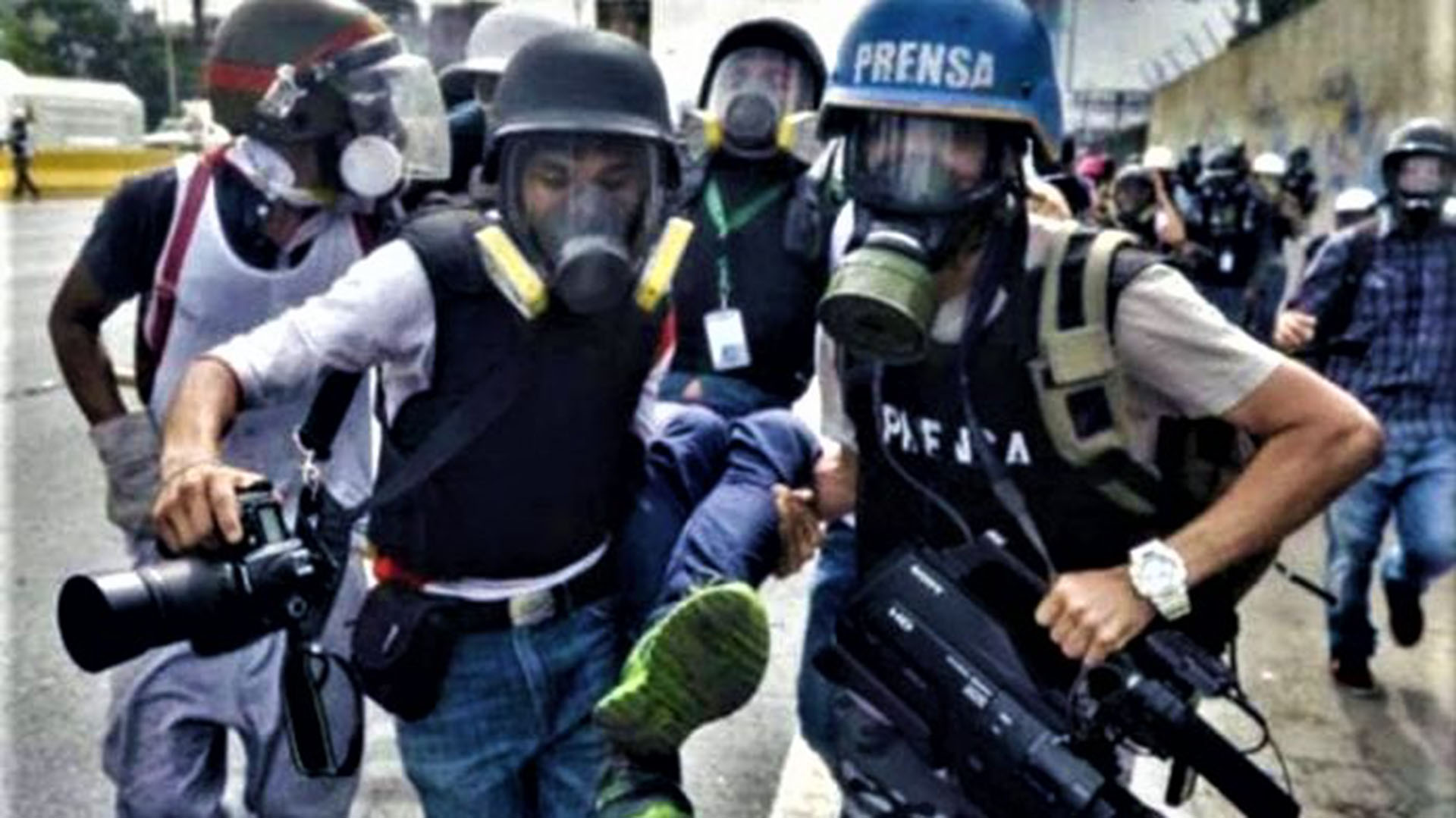 Durante las protestas contra el chavismo entre 2014 y 2017, la mayoría de los canales internacionales de noticias fueron expulsados de los operadores de cable por orden de Conatel, el ente regulador de Venezuela