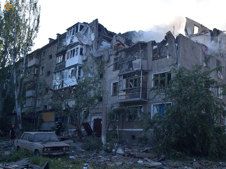 Un edificio dañado por los bombardeos rusos en Mikolaiv
