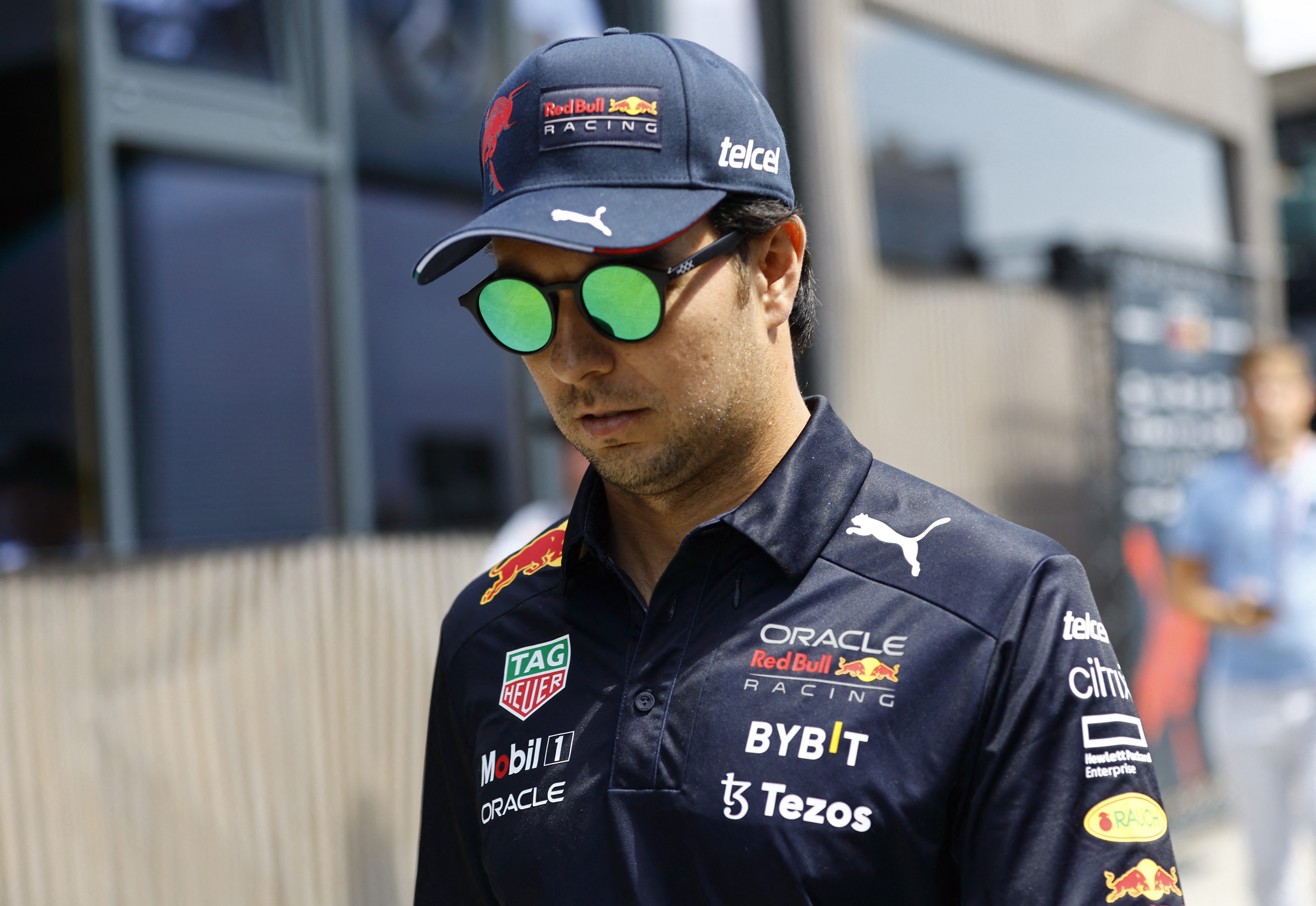 Checo Pérez went into the summer break 85 points below Max Verstappen and in an irregular state compared to the start of the season (Photo: REUTERS/Lisa Leutner)