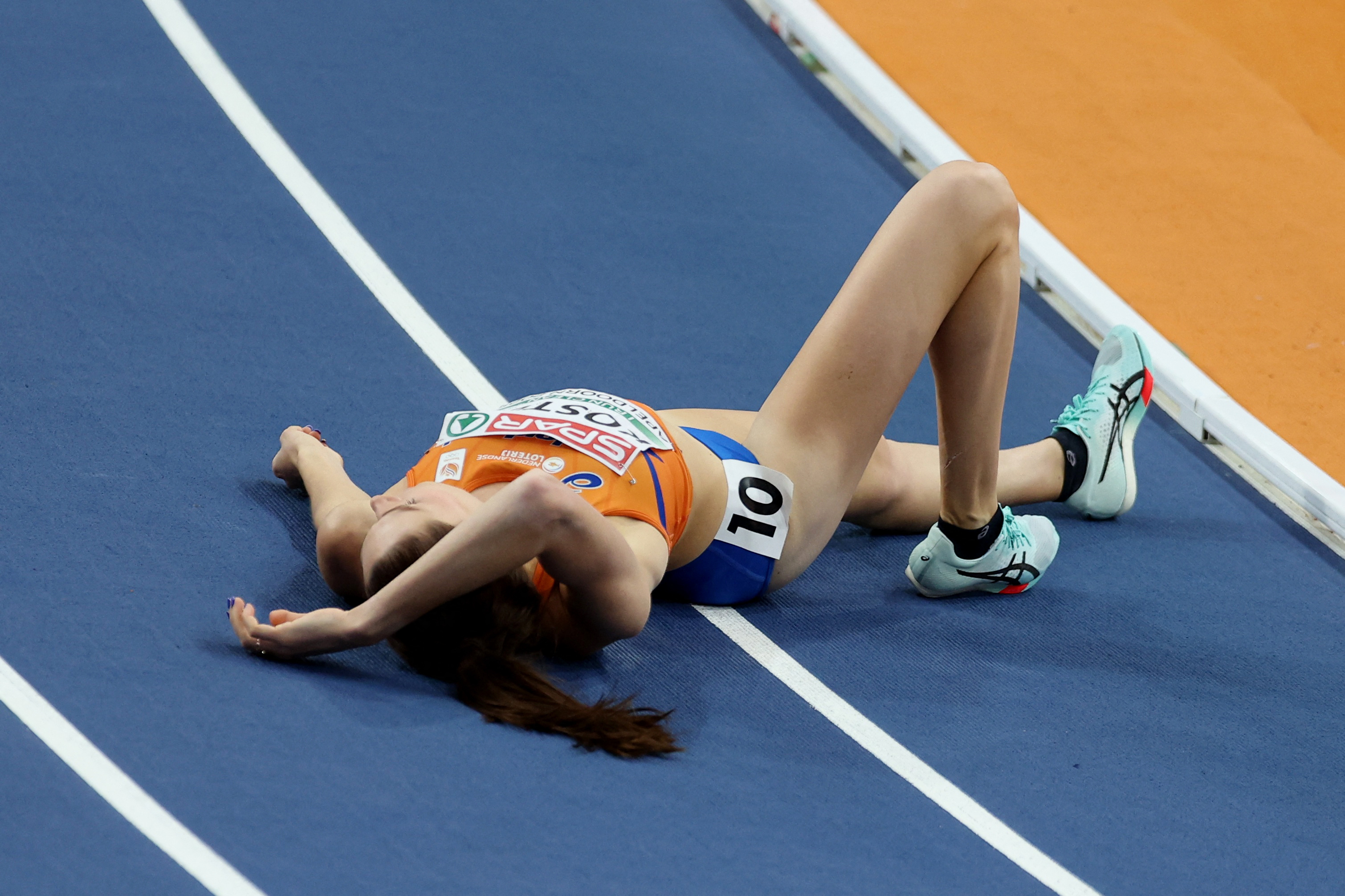 Impactante accidente en el atletismo: golpeó su cabeza contra la pista, quedó inconsciente y debió ser hospitalizada