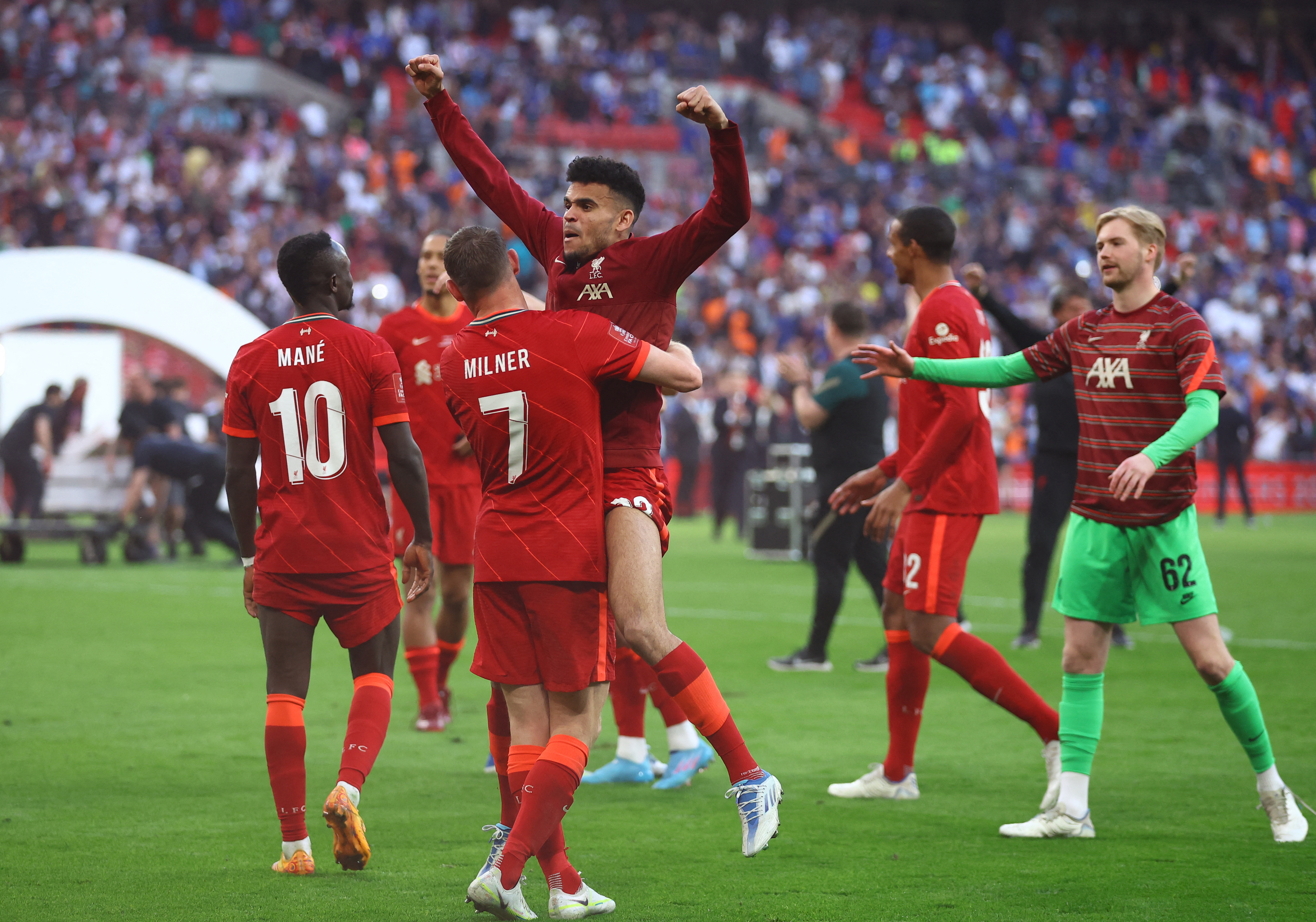 Luis Díaz ya suma dos títulos con el Liverpool, la Carabao Cup y la FA Cup. REUTERS/Hannah Mckay