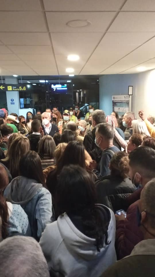 En Bolivia también hay pasajeros varados a raíz de las restricciones impuestas en Argentina al vuelo proveniente de Caracas 