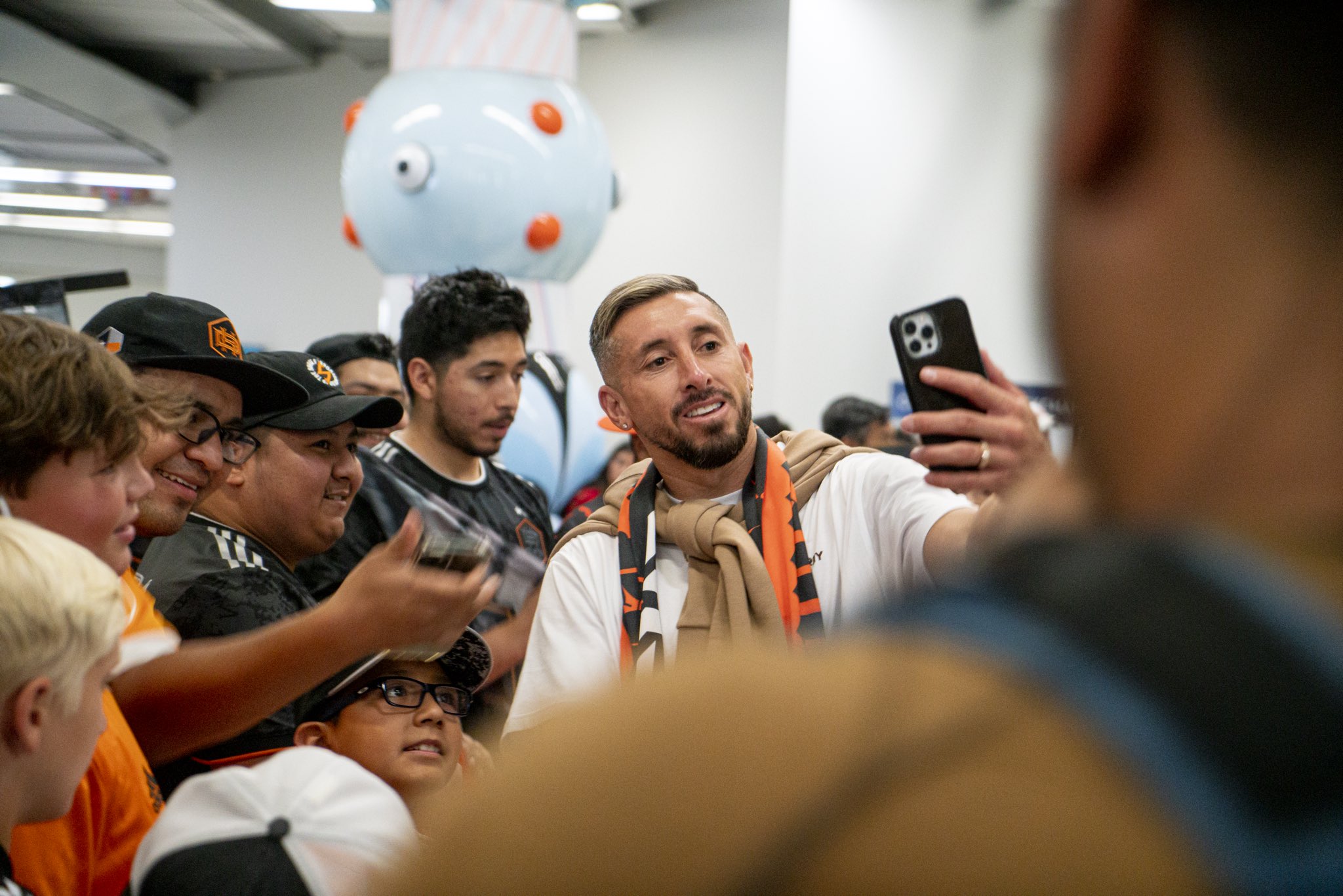 MLS fans chanted the Mexican player's name as soon as they saw him arrive (Image: Twitter / @ HoustonDynamo)