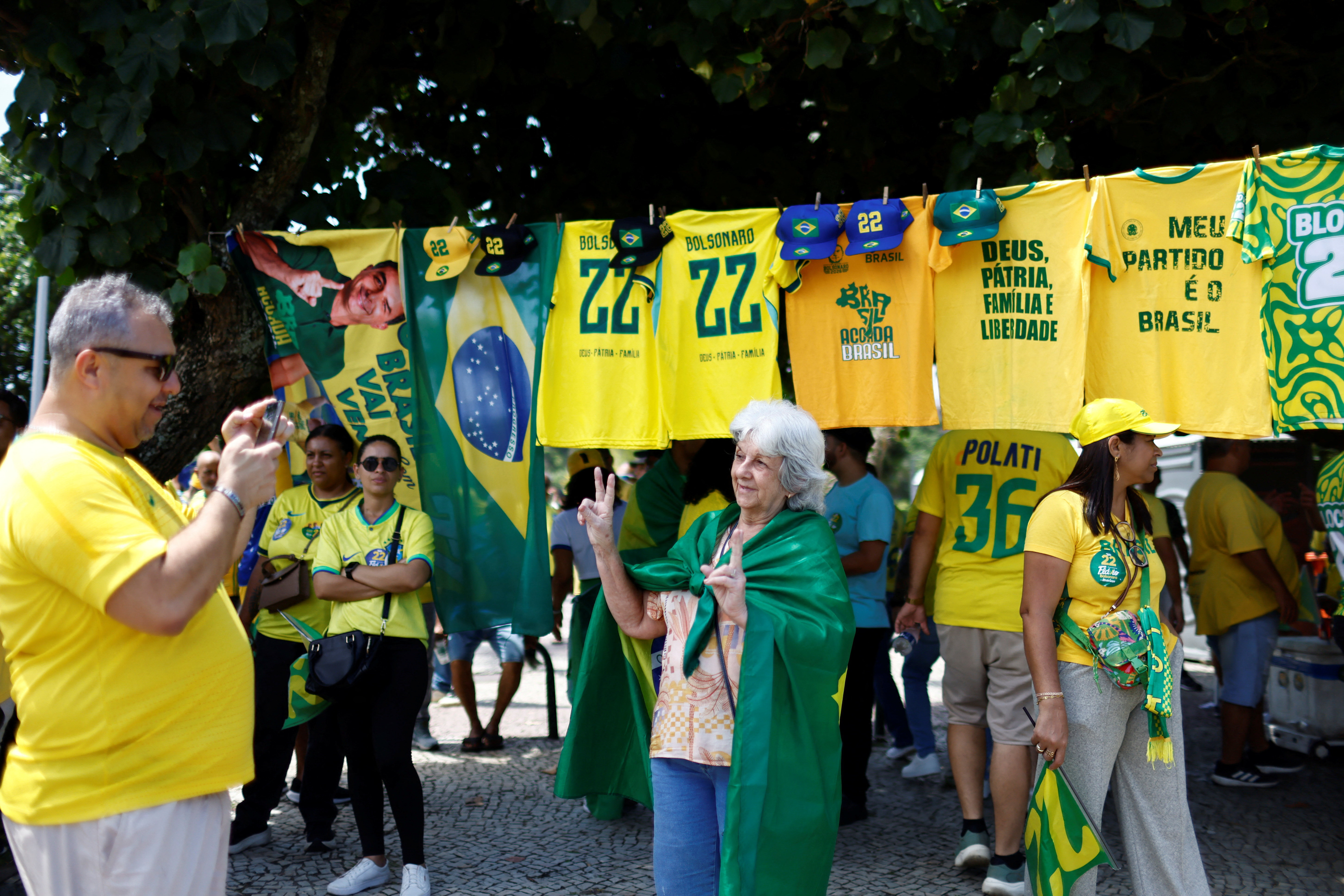 A horas del balotaje, Brasilia exhibe la polarización entre Lula y Flávio Bolsonaro