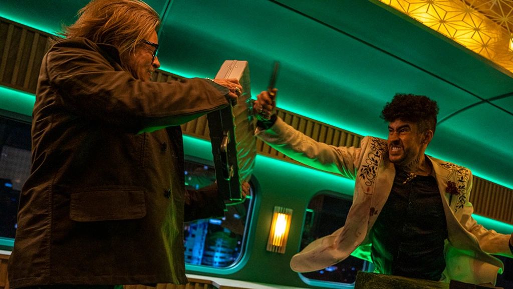 Brad Pitt y Bad Bunny se enfrentan en una lucha para "Bullet Train". (Sony Pictures)