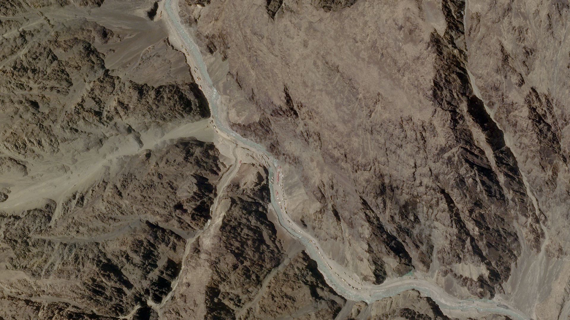 Imagen satelital del valle de Galwan, entre el Tibet y la provincia india de Ladakh (Planet Labs via Reuters)