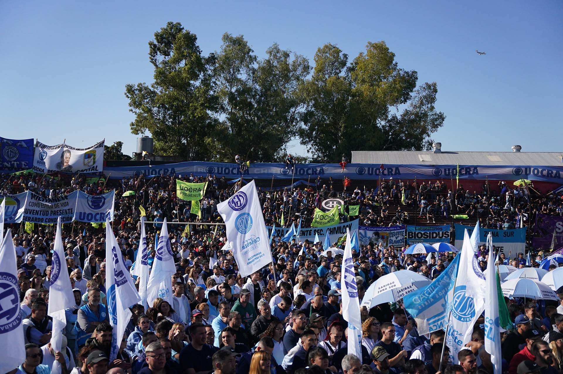 Los sindicatos movilizaron unas 20.000 personas para el acto de la CGT en la cancha de Defensores de Belgrano