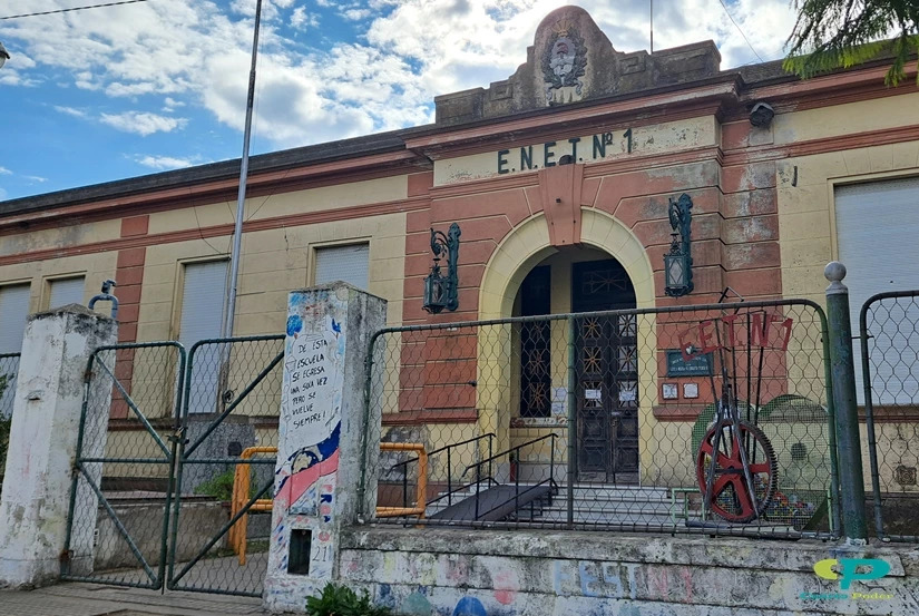 Denunciaron a una preceptora por robarse 45 mil d&oacute;lares destinados a un viaje de estudios: 
