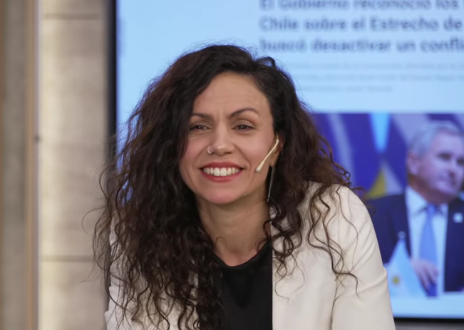 Natalia López presentó "Una casa en el fin del mundo", el libro que reconstruye su infancia en la Antártida