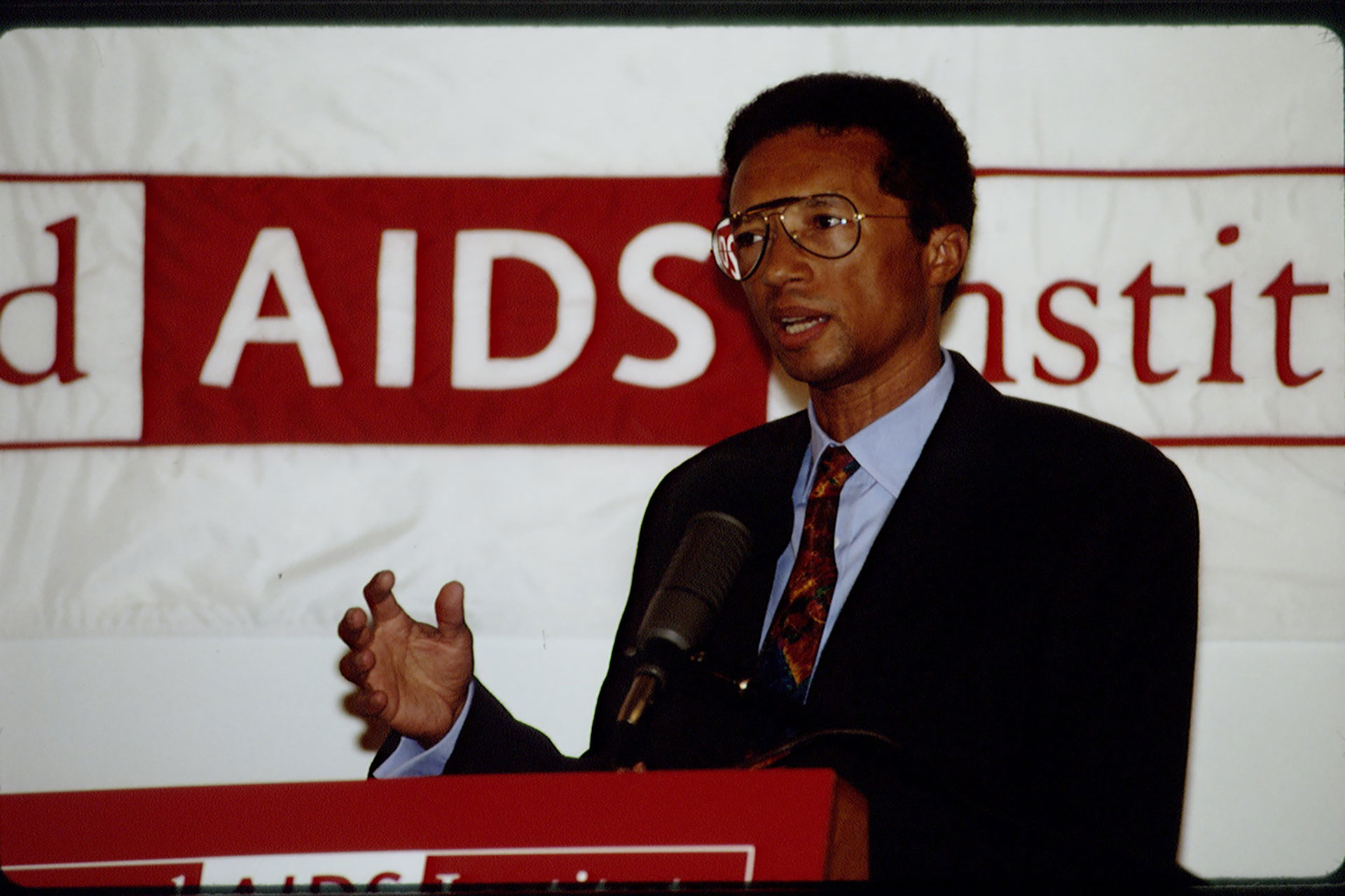 El 8 de abril de 1992 Ashe anunció que sufría de SIDA e inició una lucha más en su vida (Getty)