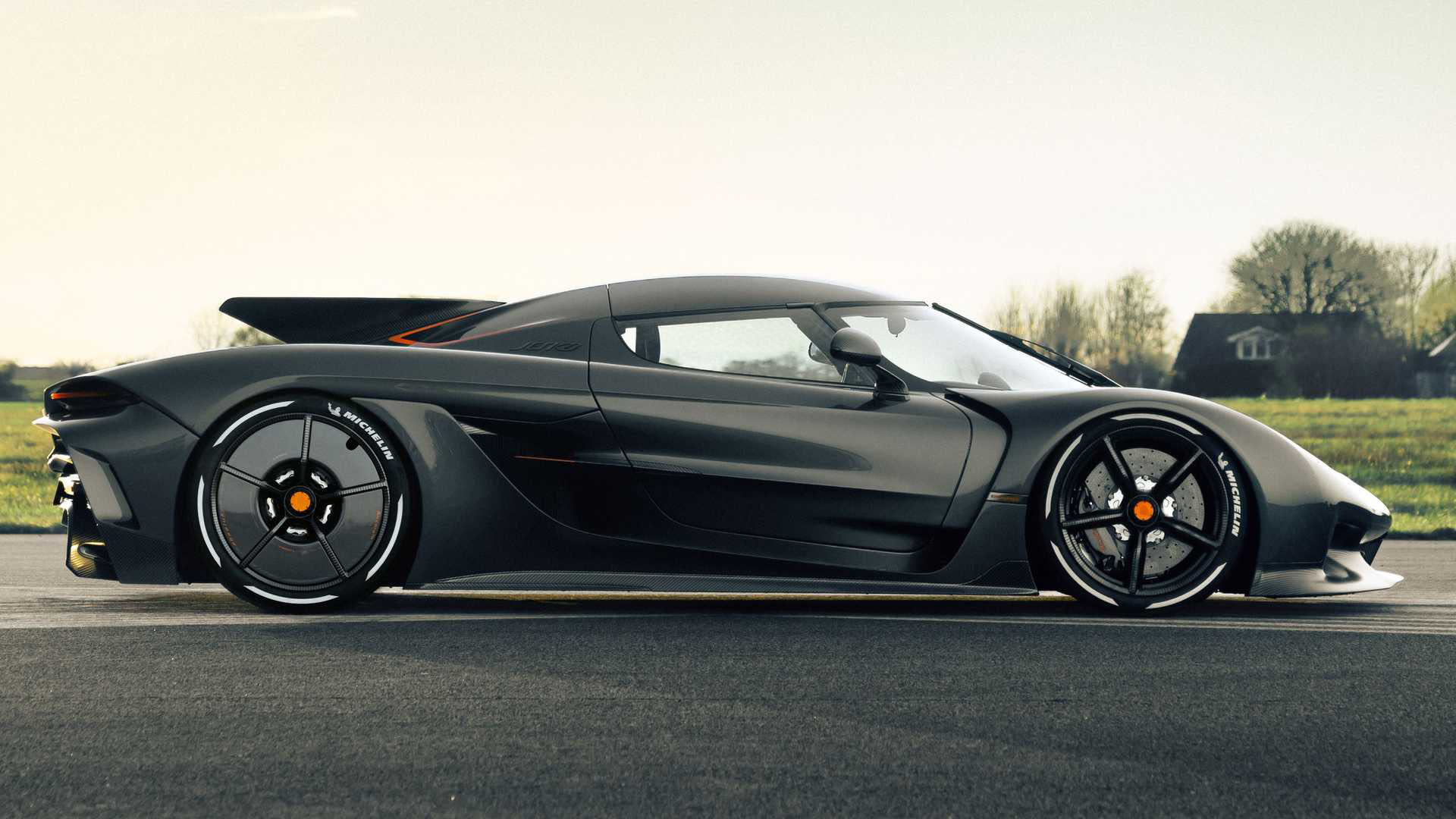 El Koenigsegg Jesko Absolut tiene 1.600 CV y 1.390 kg, lo que da una relación de 0,86 Kg por caballo de fuerza