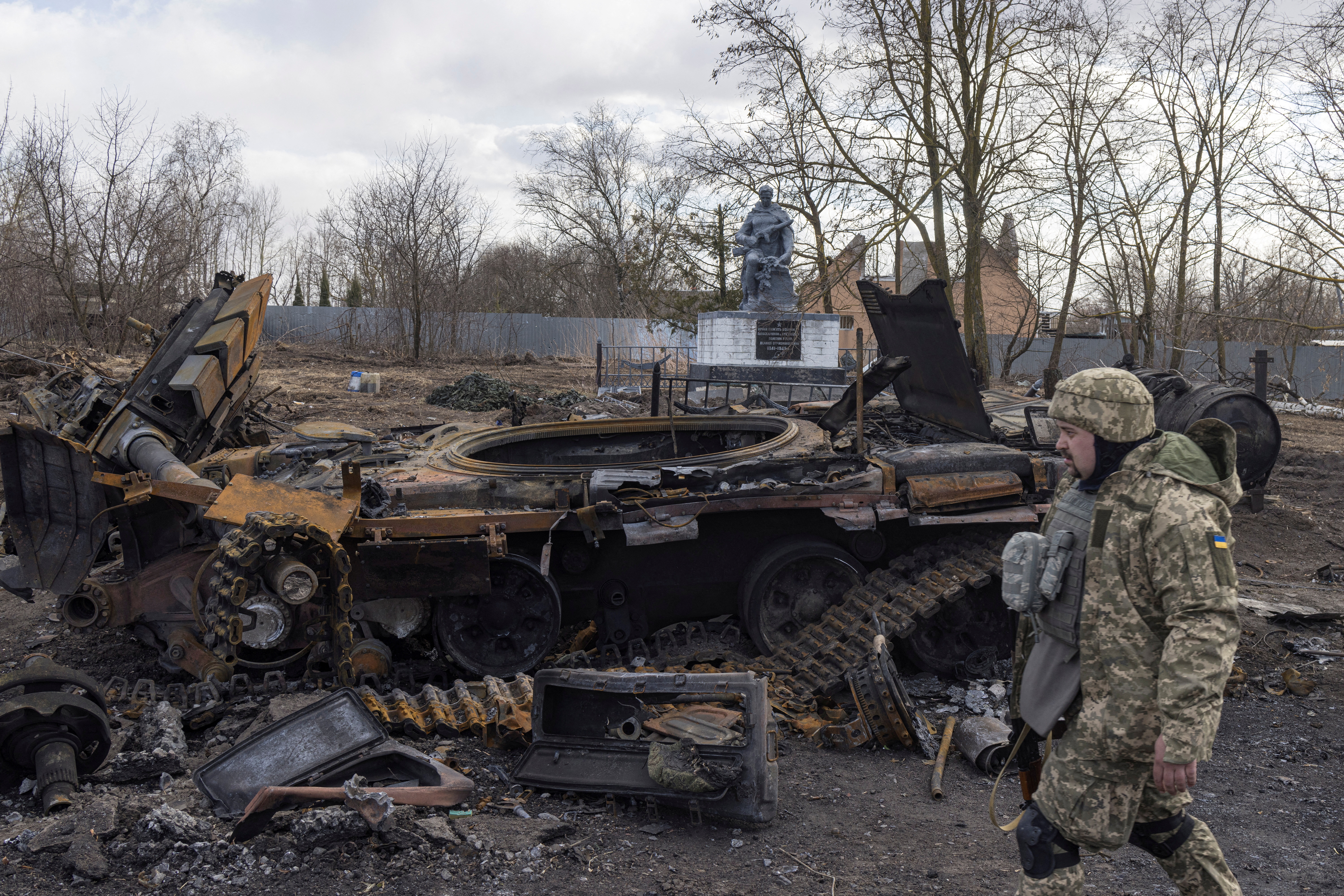 El ejército de Ucrania afirmó el martes que más de 17.000 soldados rusos han muerto, y casi 600 tanques y otros 1.710 vehículos blindados han sido destruidos. REUTERS/Marko Djurica