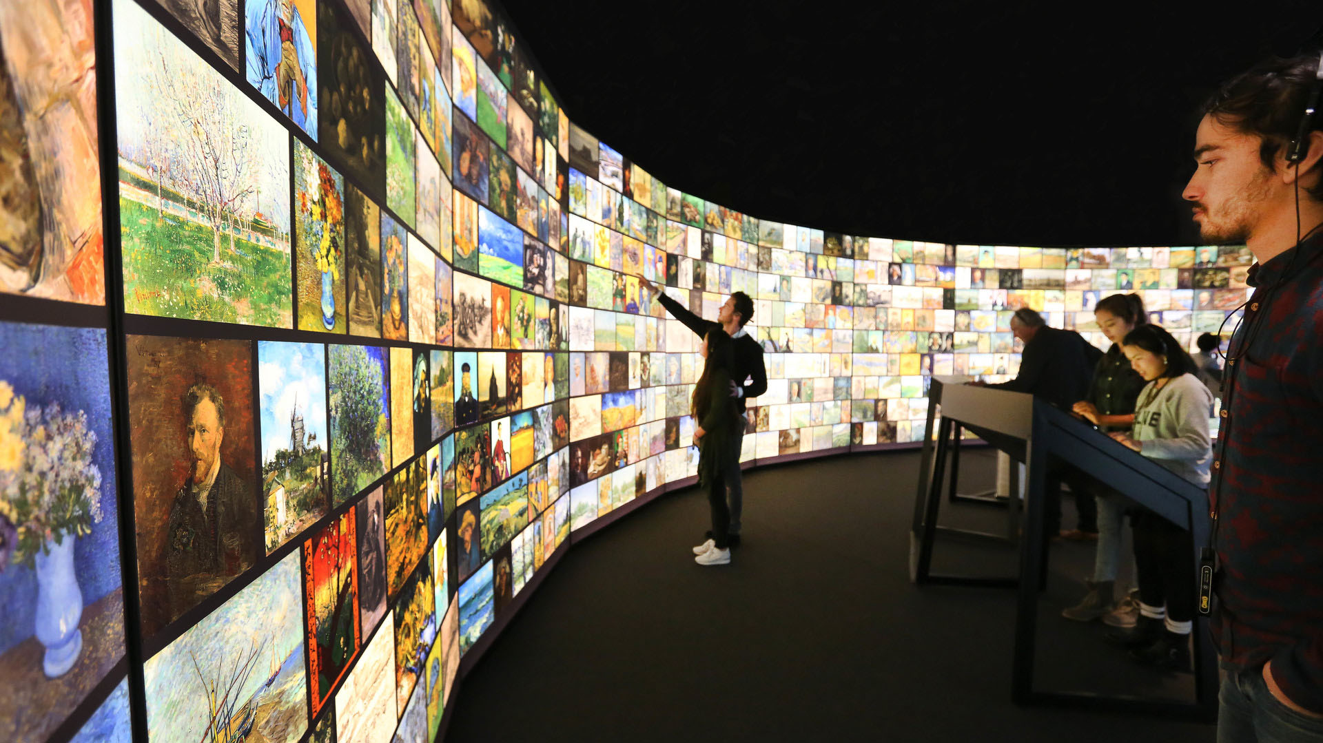 La sala “success” con más de 800 obras de arte digitalizadas