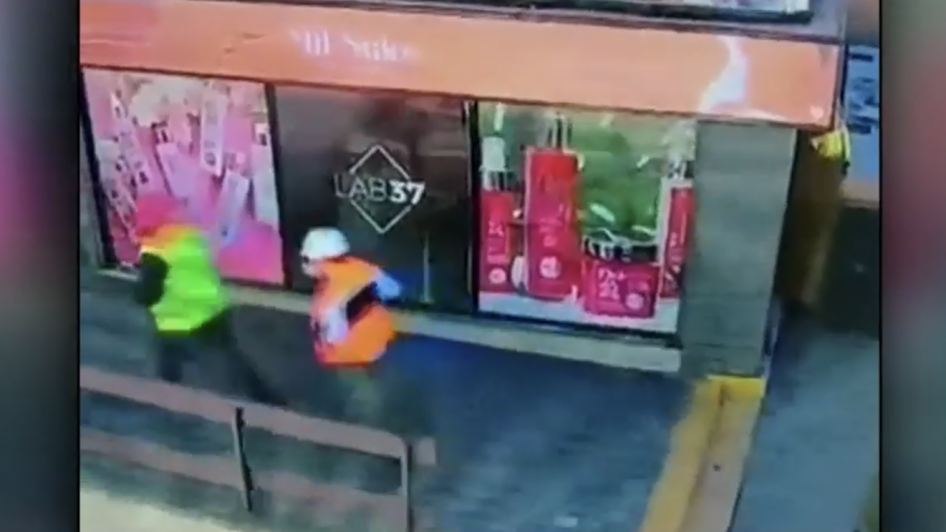 Video: el momento en que un motociclista en Quilmes murió al impactar con una soga