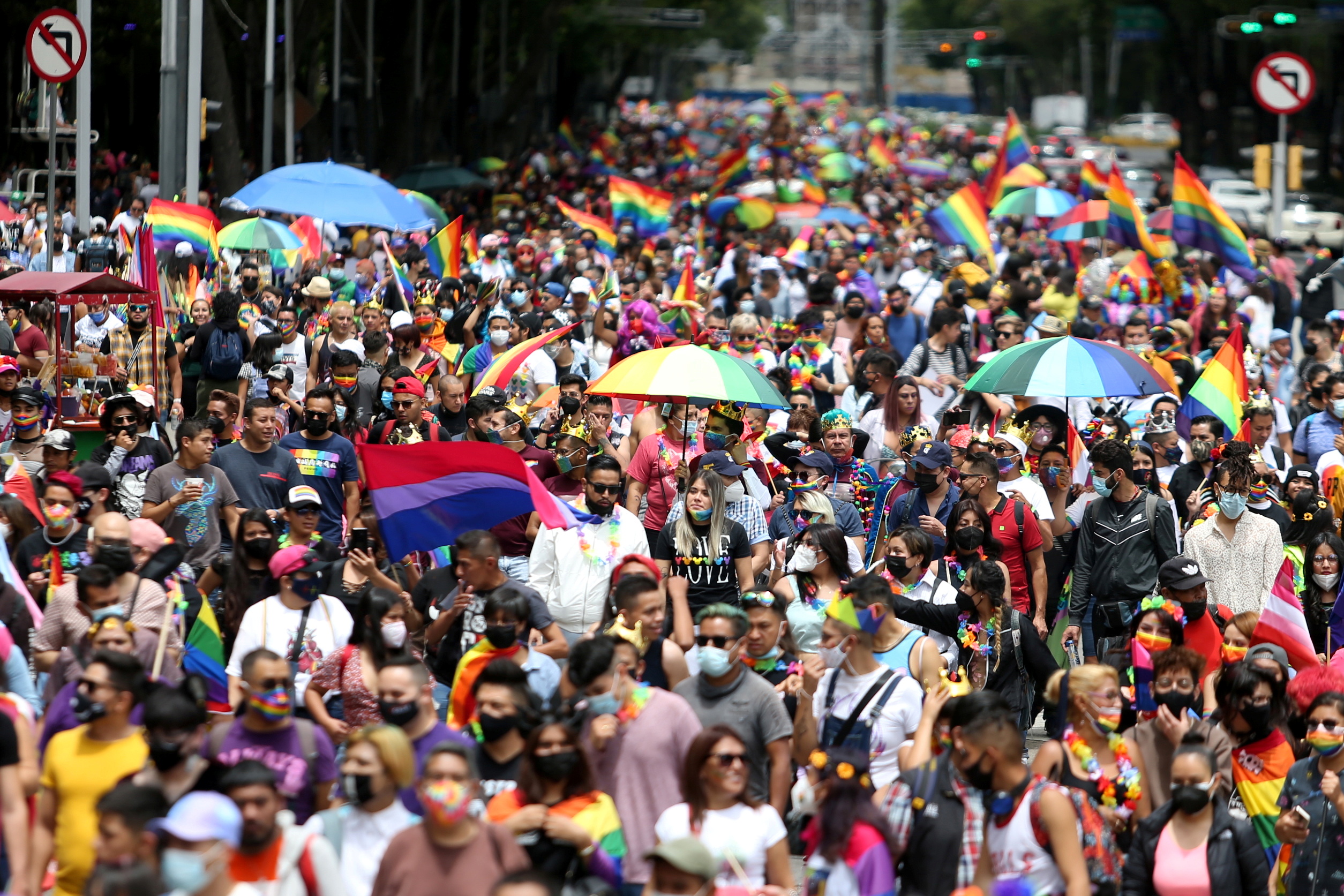 La comunidad LGBT de México marcha con motivo del mes del Orgullo en la Ciudad de México, México, el 26 de junio de 2021. REUTERS/Edgard Garrido