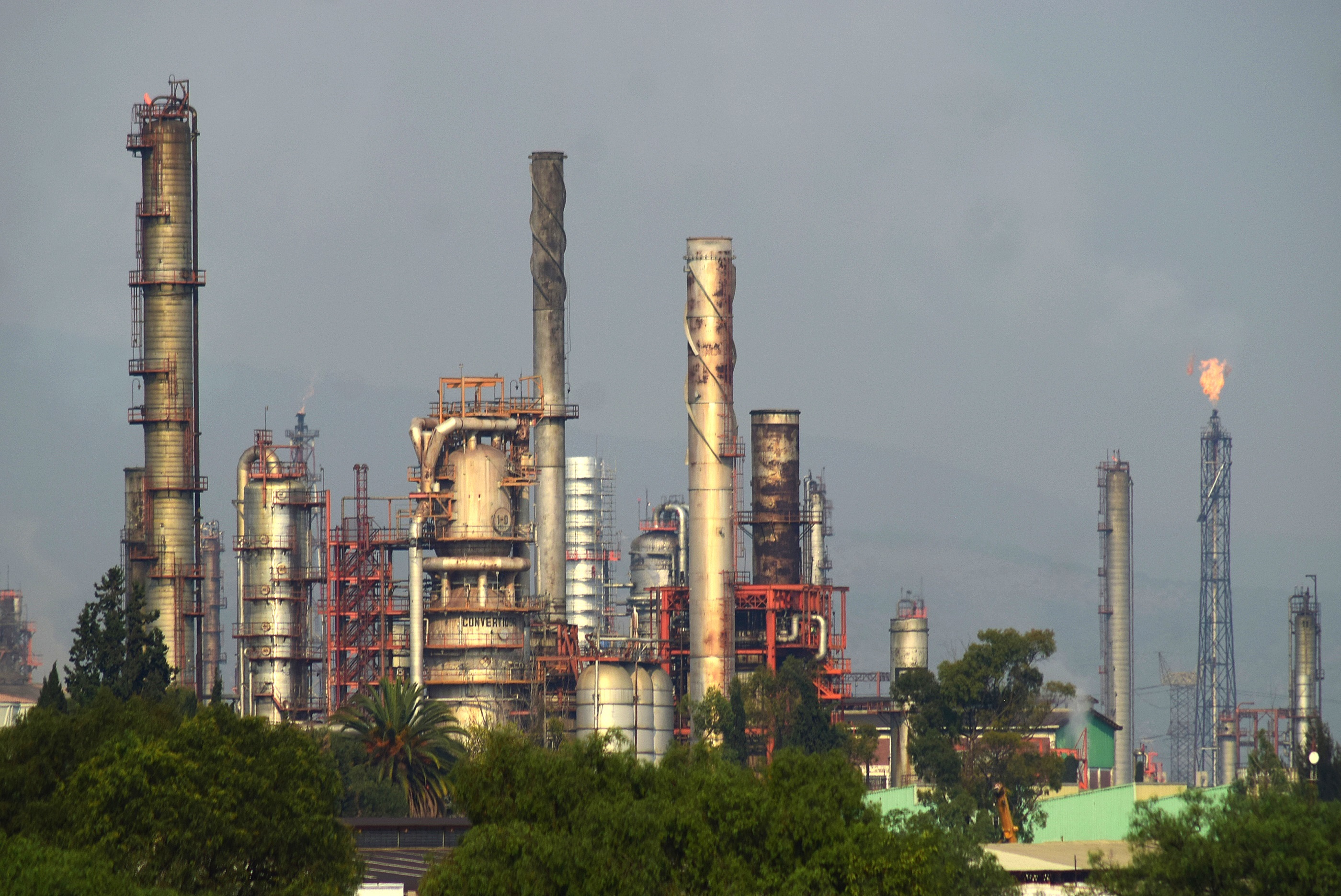 Vista general de la refinería Miguel Hidalgo, de Petróleos Mexicanos (Pemex). EFE/Francisco Villeda/Archivo
