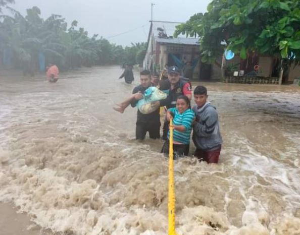 La comunidad de Ignacio López Rayón tuvo que ser evacuada por las aguas (foto: Alma Espadas)