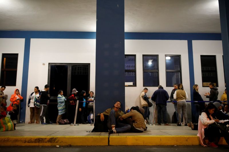 Venezolanos en Huaquillas, Ecuador (REUTERS/Carlos García Rawlins/Archivo)