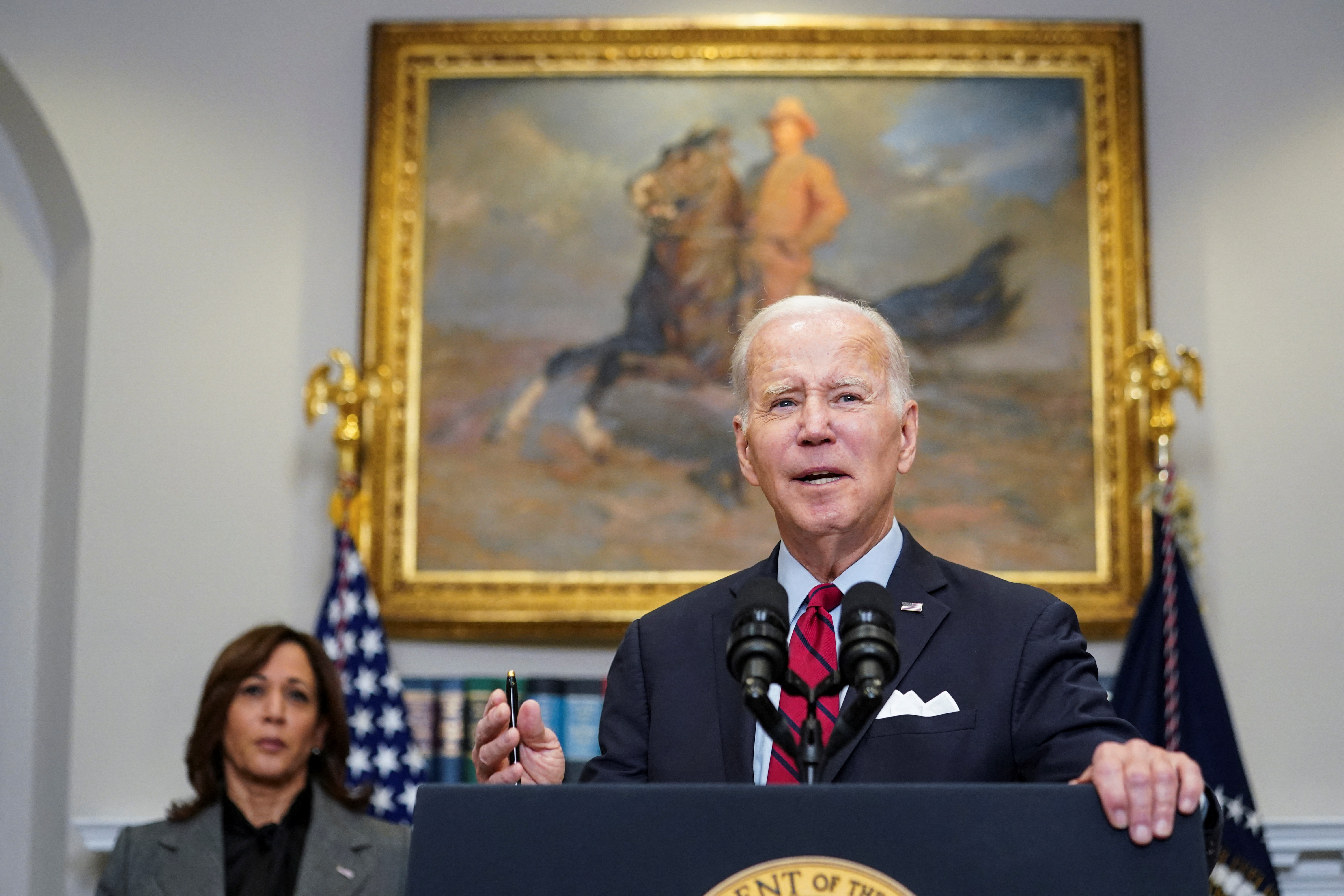 U.S. President Joe Biden is flanked by Vice President Kamala Harris as he speaks about U.S.-Mexico border security and enforcement, in the Roosevelt Room at the White House in Washington, U.S., January 5, 2023. REUTERS/Kevin Lamarque