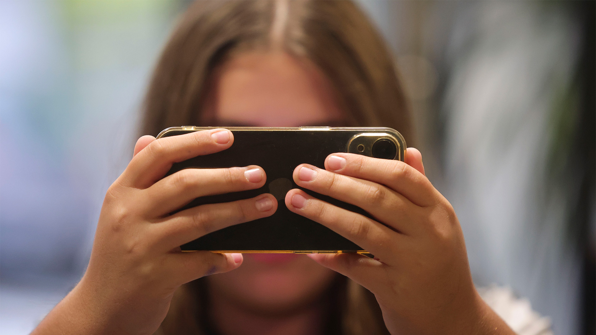 Padres de un colegio de Santa Fe pactaron retrasar la entrega de sus primeros celulares a sus hijos