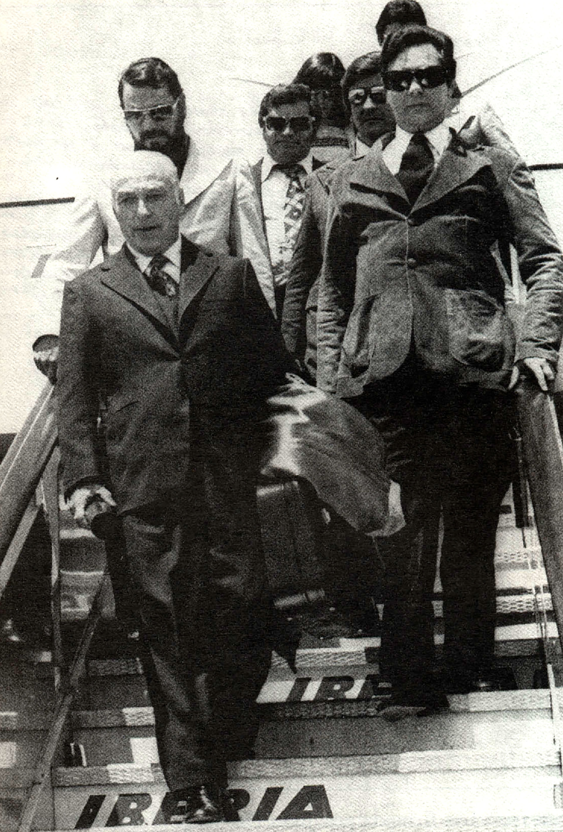 Almirón con Lopez Rega llegando a Madrid 1975