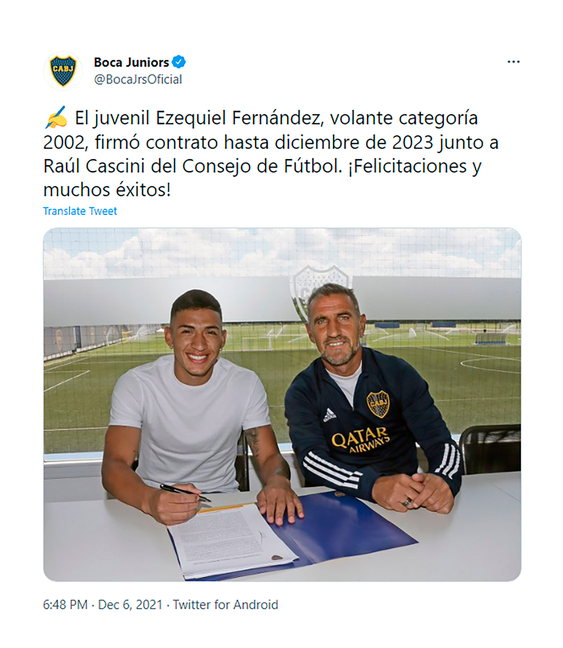 El posteo de Boca Juniors con la firma de contrato de Fernández junto a Raúl Cascini