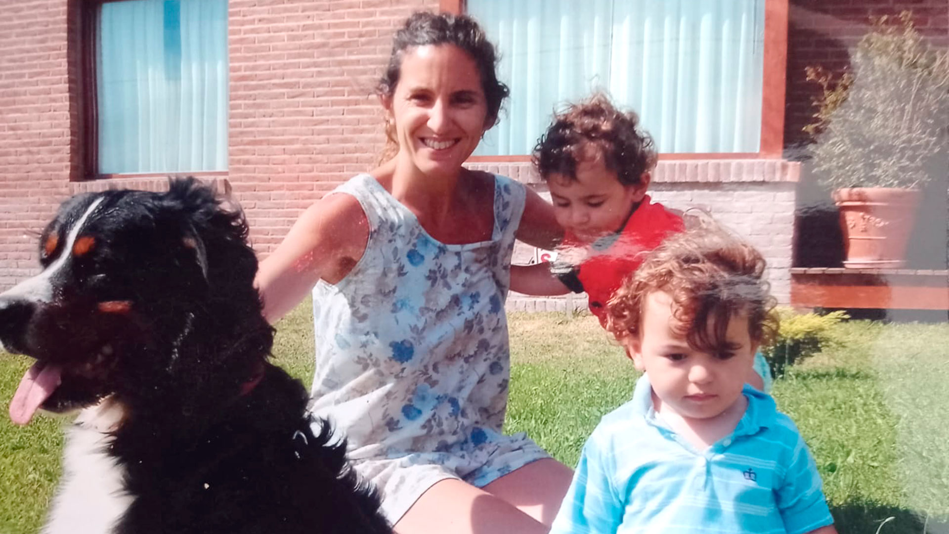Es madre de mellizos, uno con autismo: “Me niego a que sea una carga para su hermano”