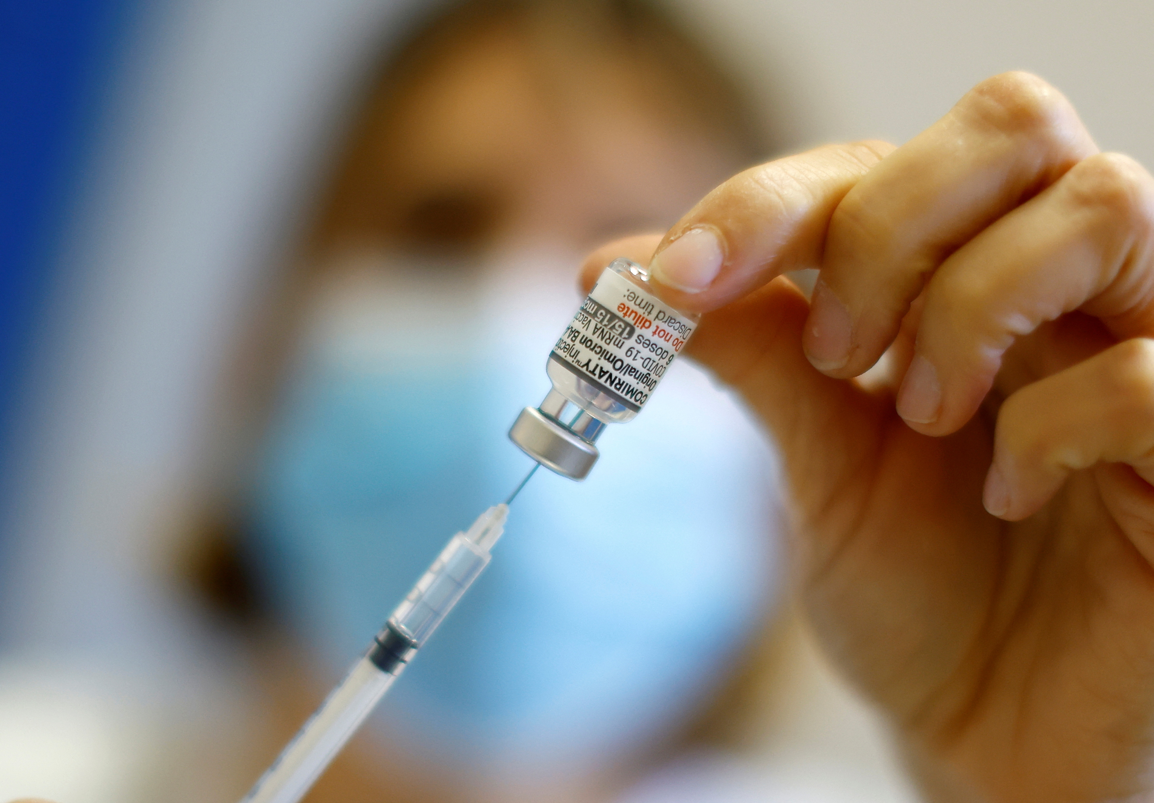 Vacunas de segunda generación para COVID y nuevas inyecciones para otras enfermedades ya se están probando (REUTERS/Eric Gaillard)