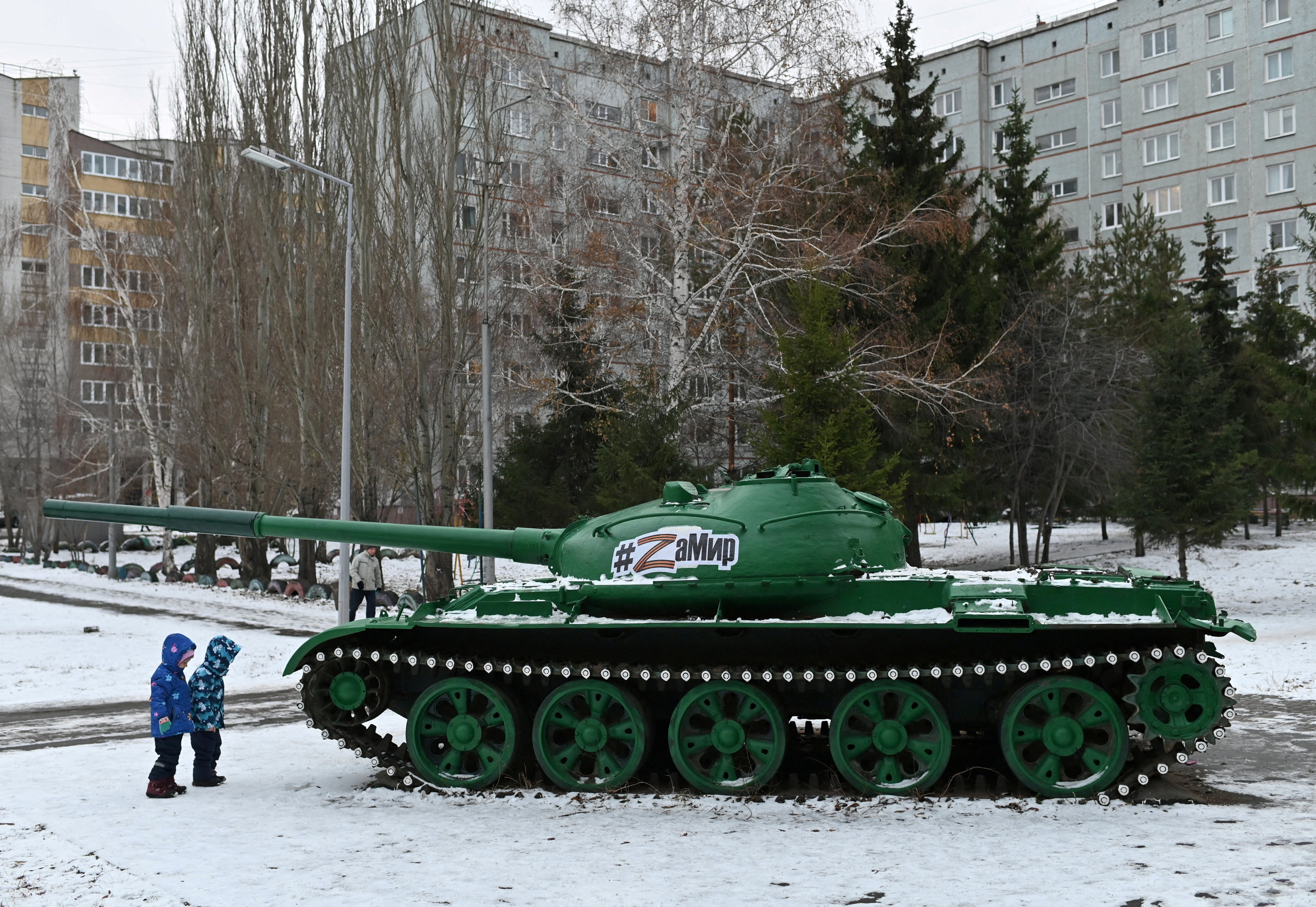El modelo T-62, como pieza de exhibición en Omsk, en Rusia (Reuters)