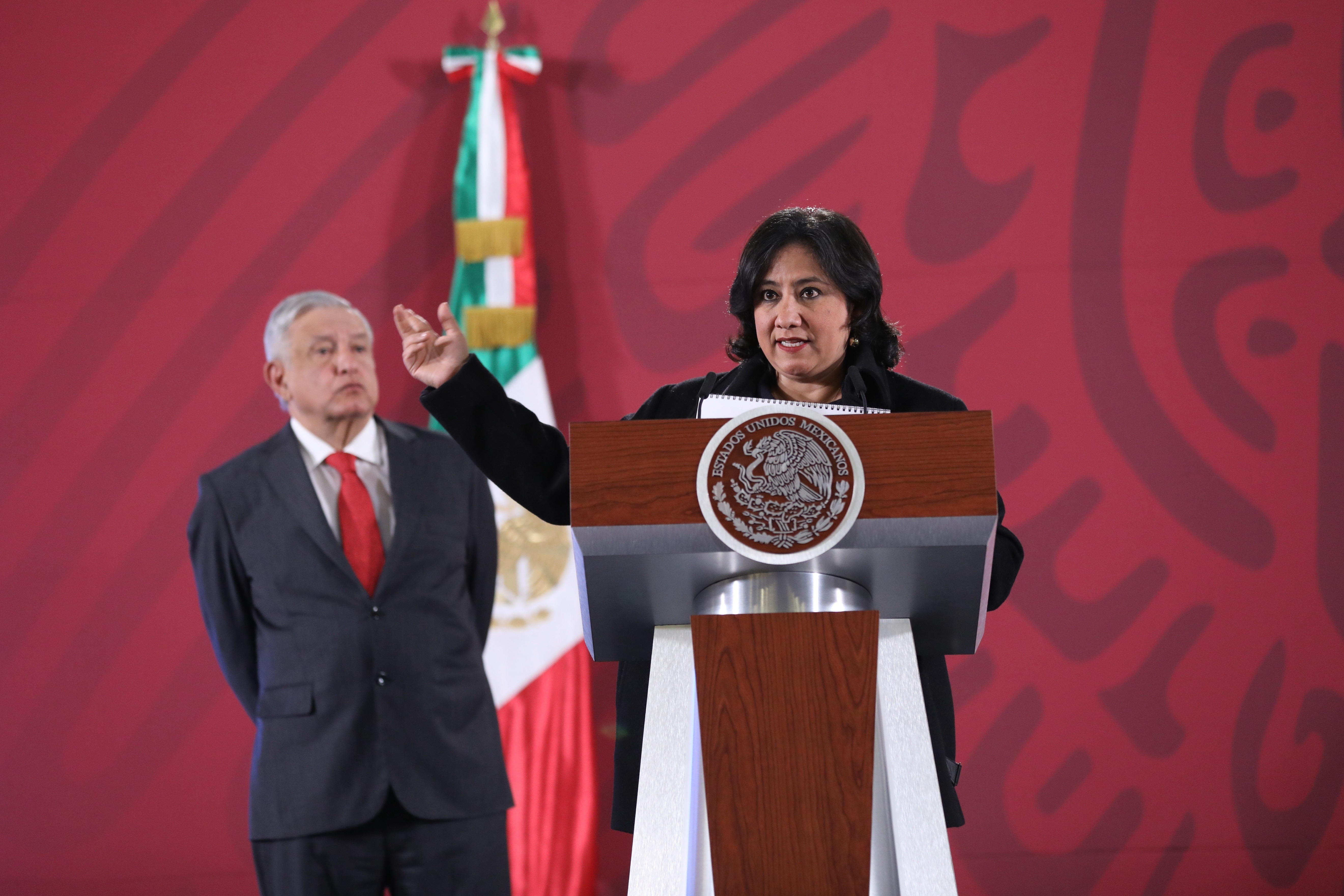 La ex titular de la SFP habla durante la rueda de prensa diaria del presidente Andrés Manuel López Obrador en el Palacio Nacional (Foto: EFE)
