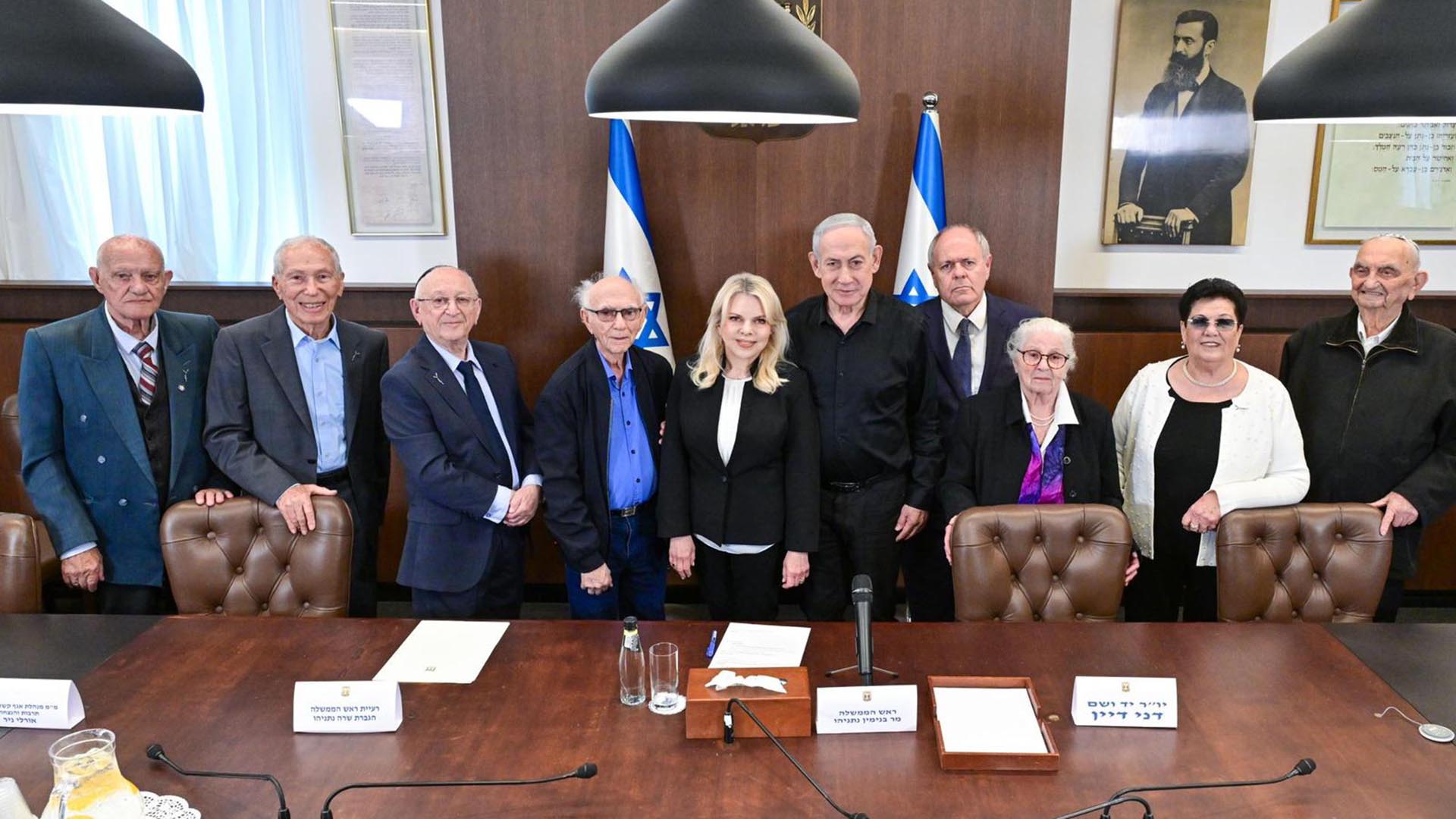 Benjam&iacute;n Netanyahu se reuni&oacute; con un grupo de sobrevivientes del Holocausto en el D&iacute;a del Recuerdo: 