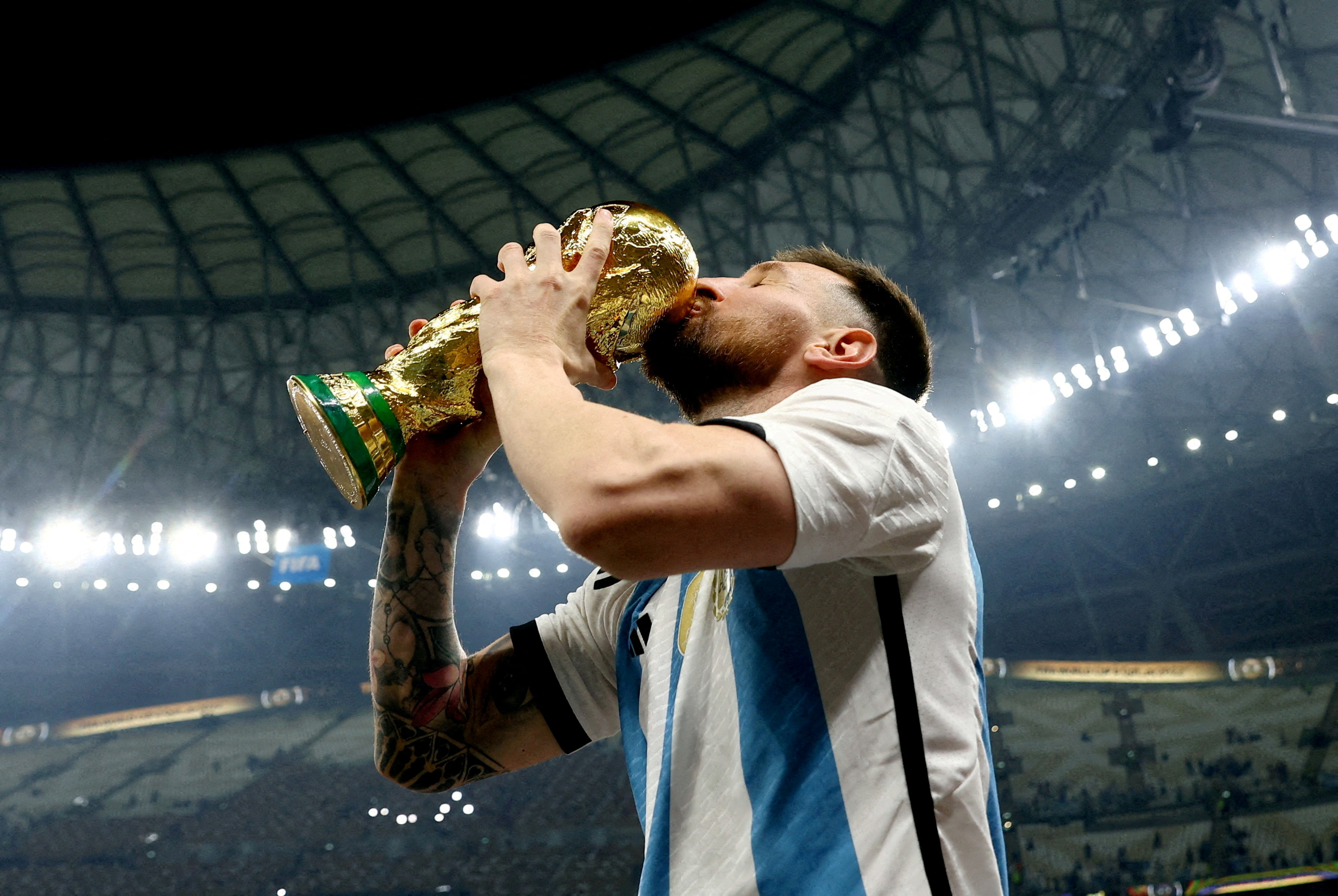 El sentido video de Mario Alberto Kempes para Lionel Messi tras su despedida de la Selecci&oacute;n: 
