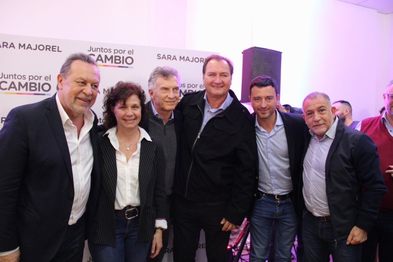 Mauricio Macri junto a Sara Majorel y Rodrigo de Loredo en las elecciones de Marcos Juárez
