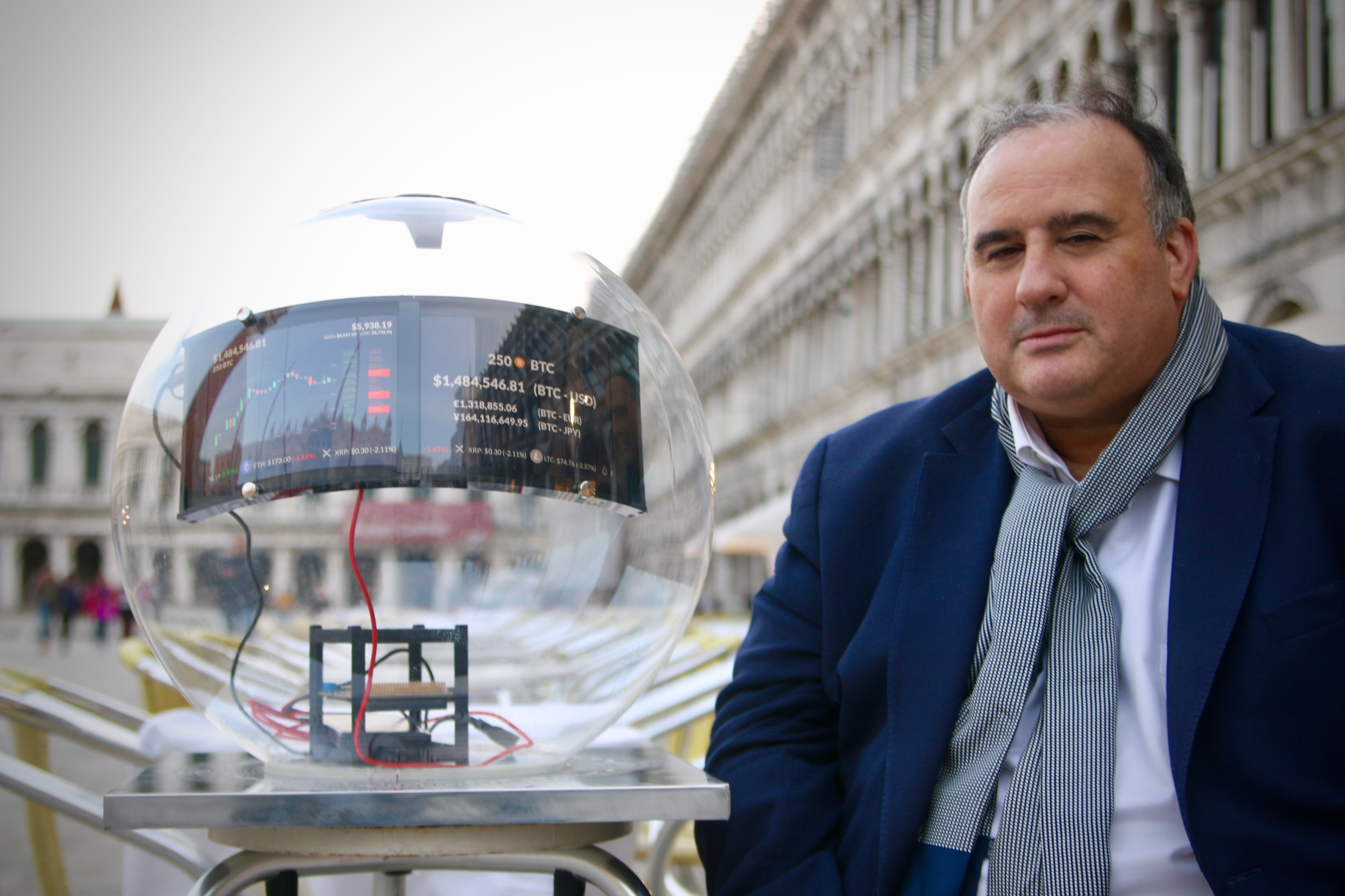 La historia del argentino que hizo una obra de arte con 250 bitcoins  auténticos, la vendió en 2019 y hoy vale más de USD 8 millones - Infobae