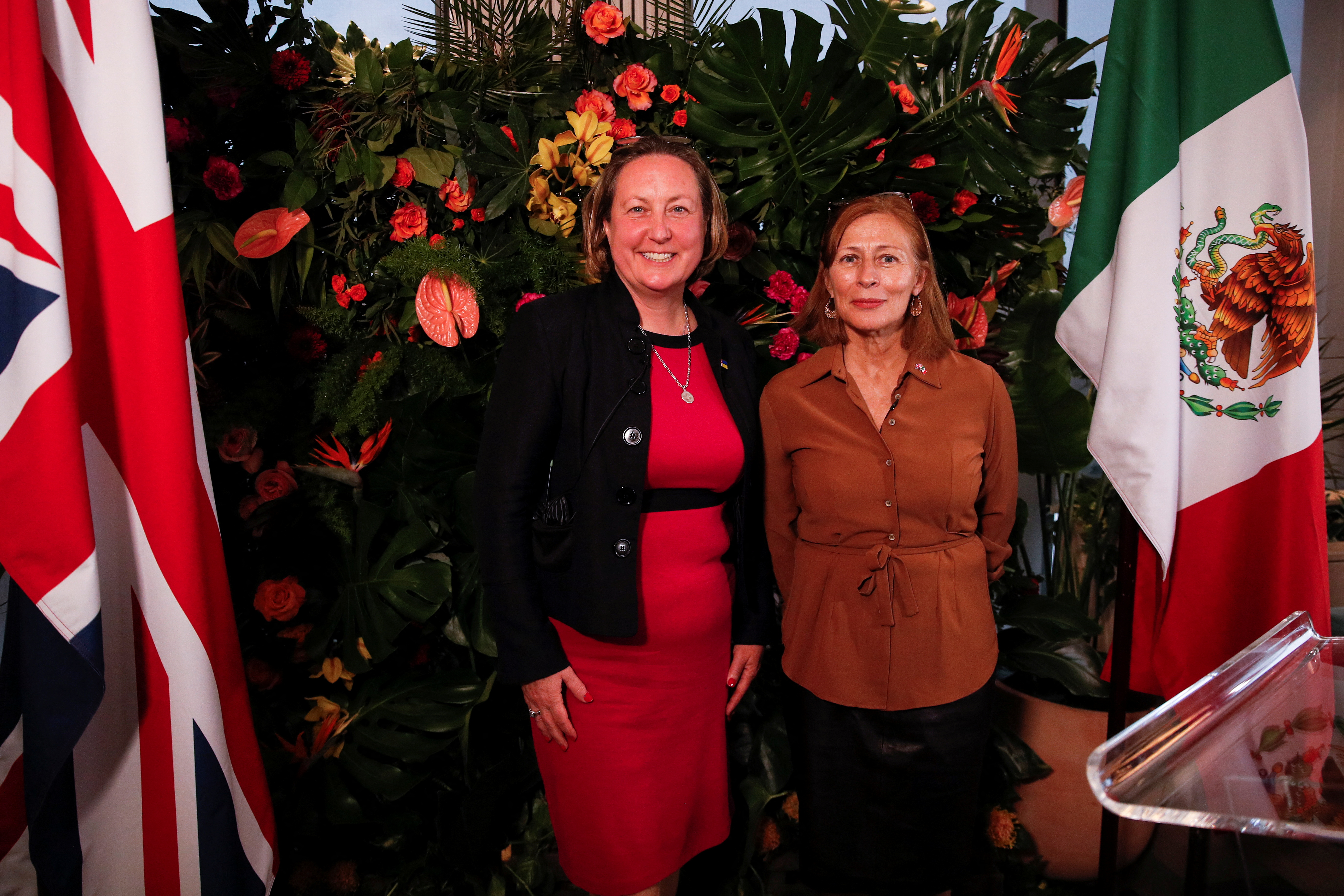 En mayo de este años, la titular de la Secretaría de Economía, Tatiana Clouthier, y la secretaria de Estado de Comercio Internacional del Reino Unido, Anne-Marie Trevelyan relizarón un encuentro. (Foto: REUTERS/Peter Nicholls/Pool)