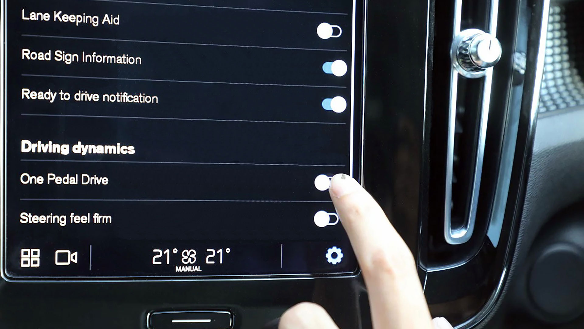 En los Volvo eléctricos o híbridos enchufables, la acción del pedal único se selecciona desde la pantalla