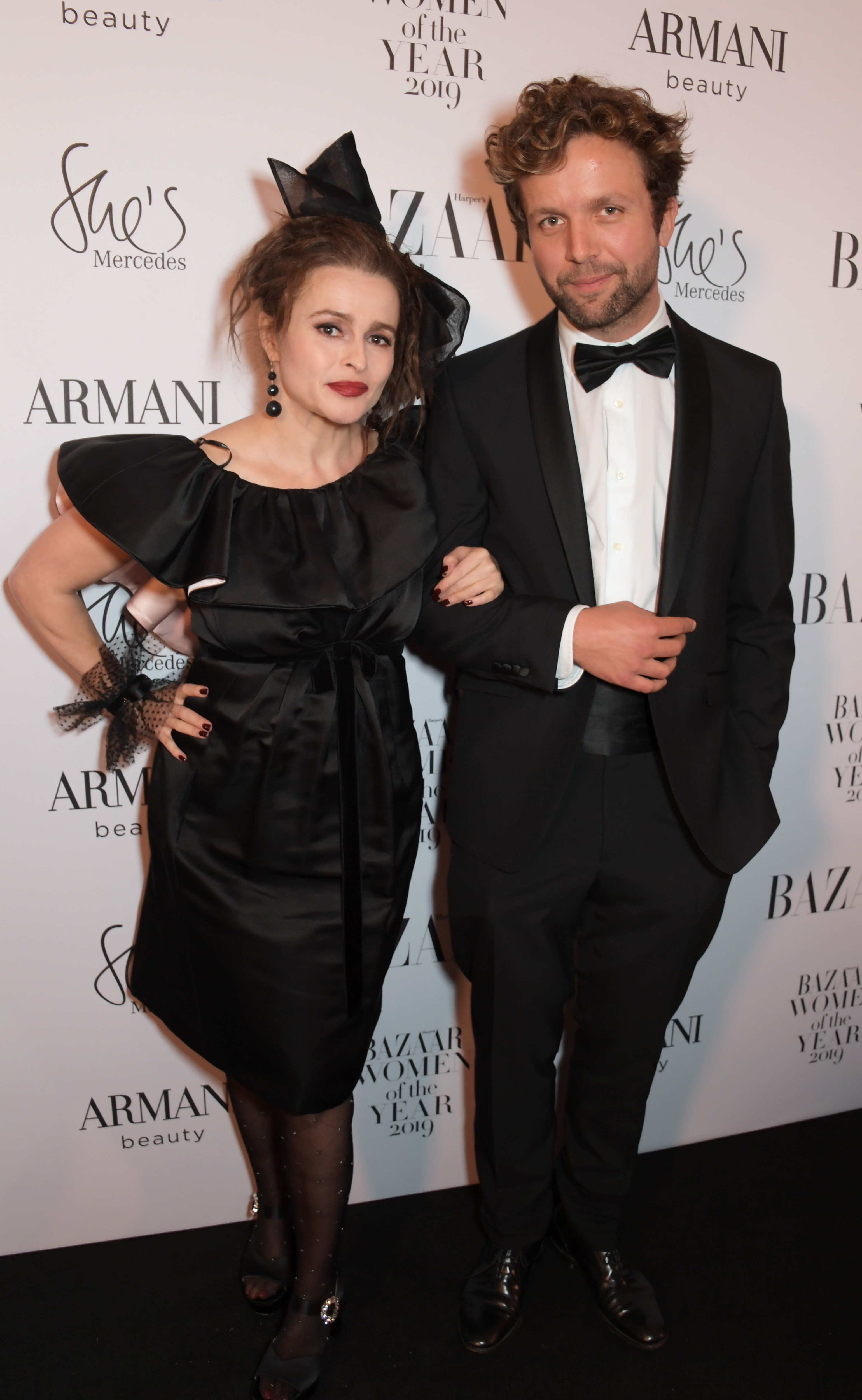 Helena Bonham Carter y su joven pareja Rye Dag Holmboe en un evento londinense en 2019 (David M. Benett/Dave Benett/Getty Images for Harper's Bazaar)