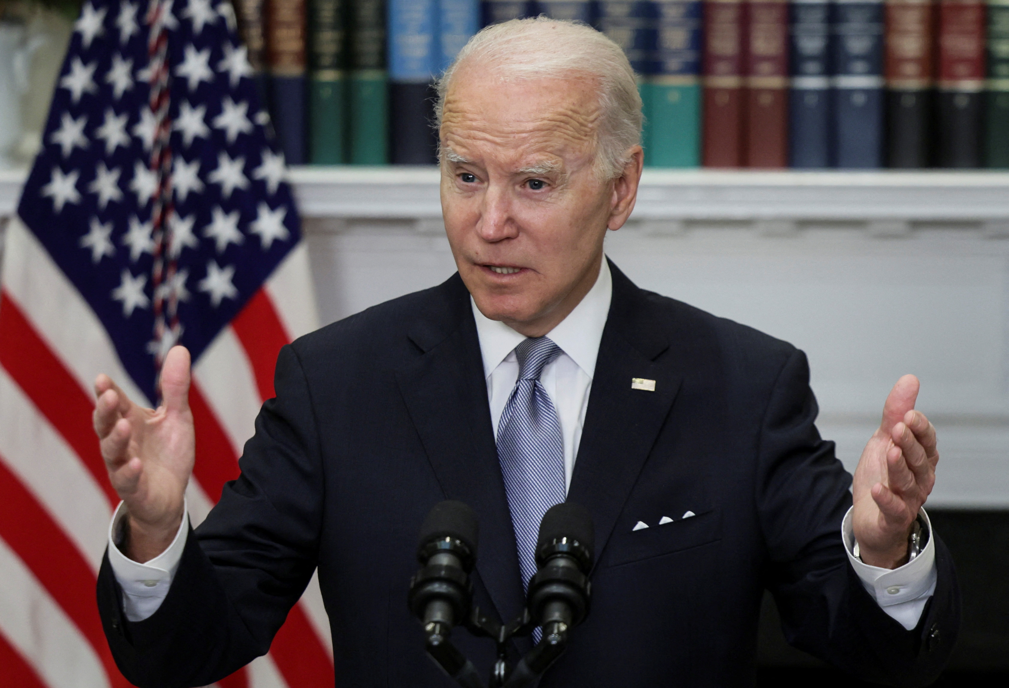 El presidente de EE. UU., Joe Biden, anuncia un paquete adicional de asistencia de seguridad de $800 millones para Ucrania durante un discurso en la Sala Roosevelt de la Casa Blanca (REUTERS/Evelyn Hockstein)
