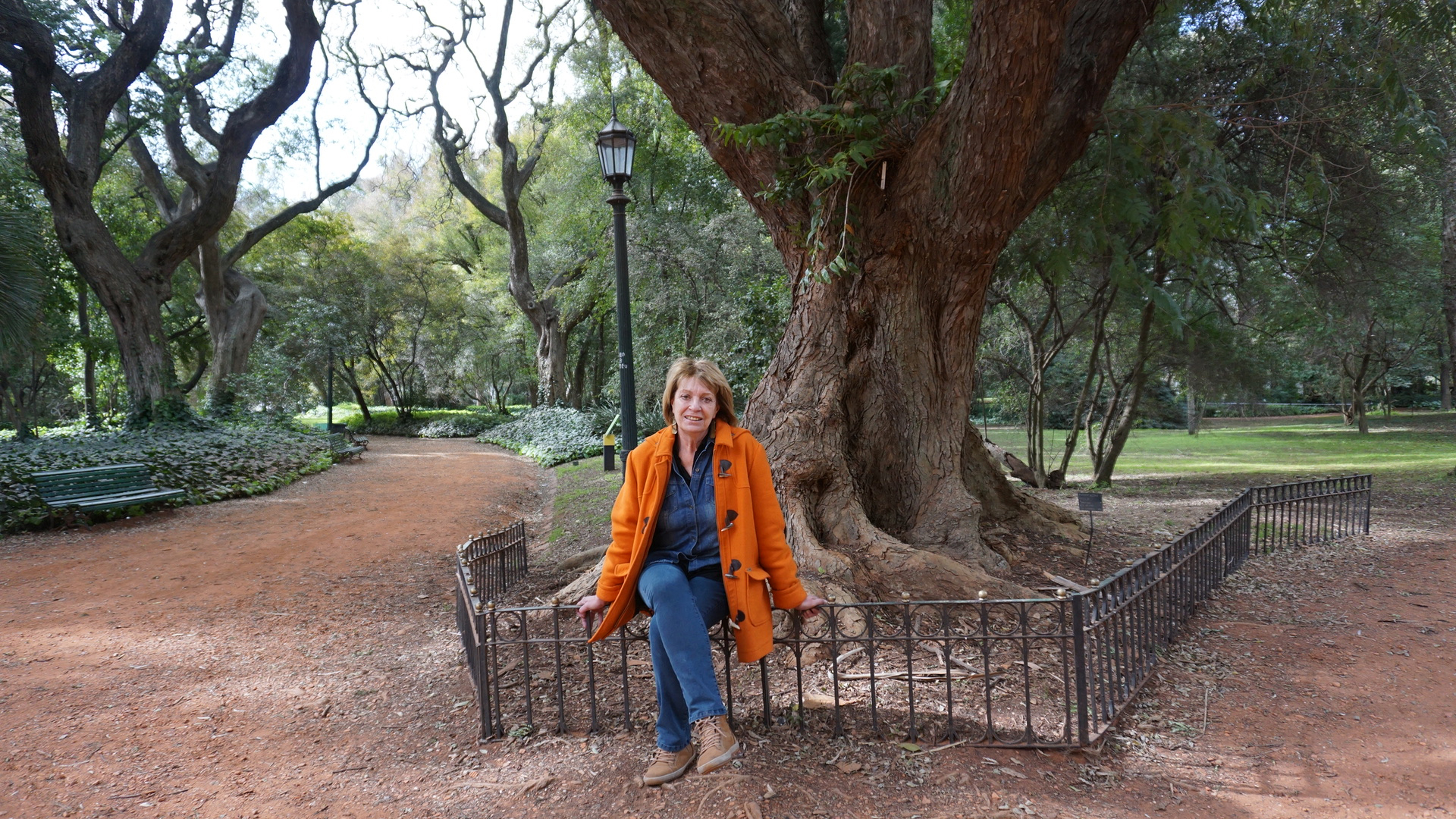 La Mujer Que “vive” En El Jardín Botánico Y Las Leyendas De Fantasmas Sexo Y Cenizas De Huesos 