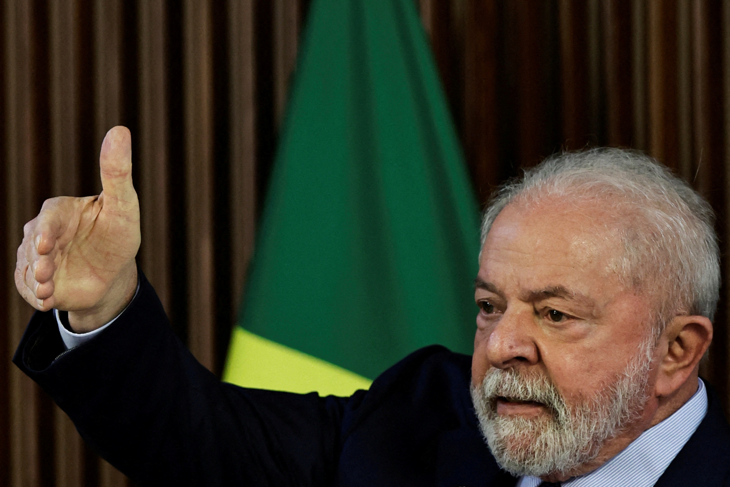 FOTO DE ARCHIVO: El presidente de Brasil, Luiz Inacio Lula da Silva, gesticula durante una reunión con los gobernadores, en el Palacio Planalto en Brasilia, Brasil, el 27 de enero de 2023. REUTERS/Ueslei Marcelino/Foto de archivo