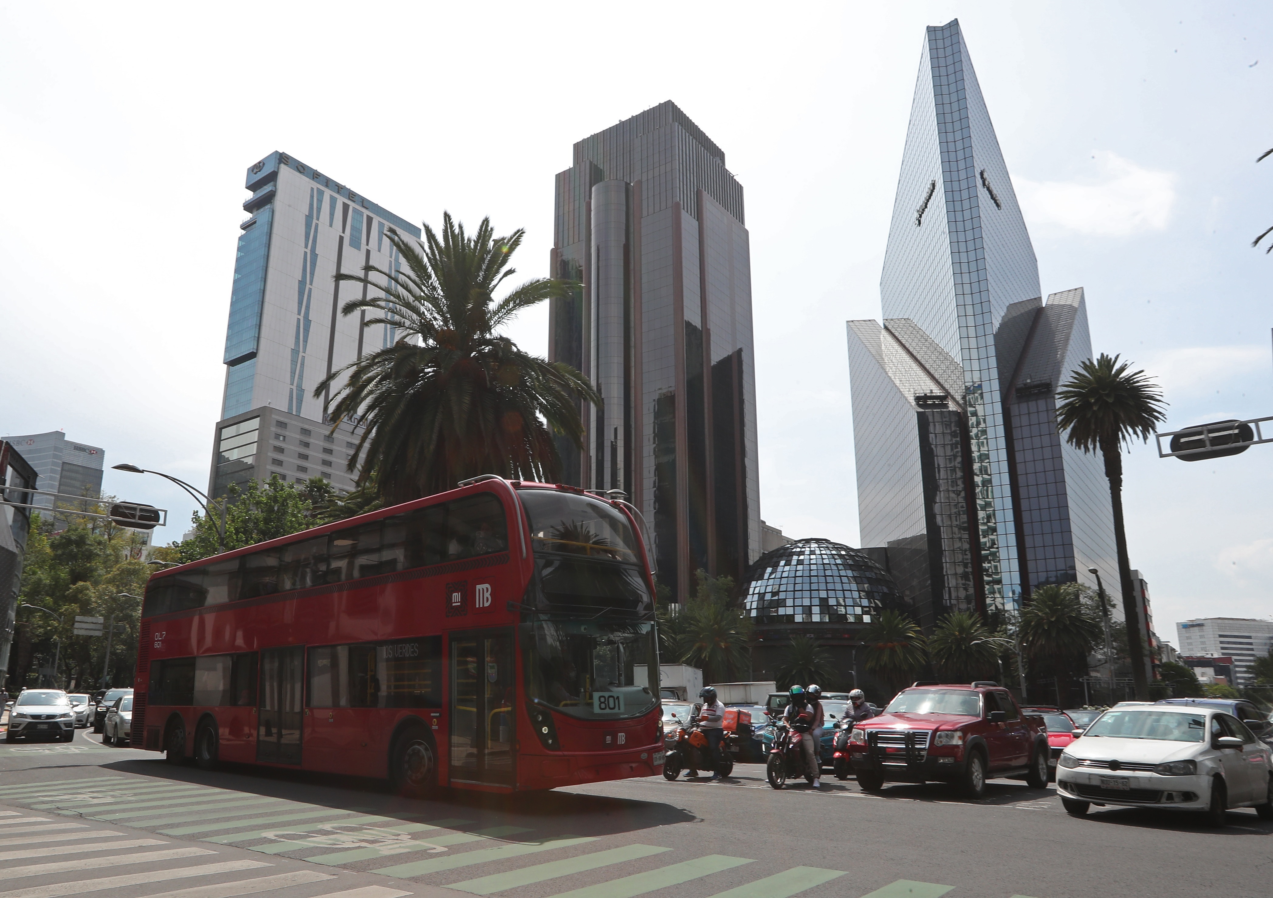 Sistema de transporte Metrobús, circulando por la avenida Reforma en la Ciudad de México (México). EFEMario Guzmán
