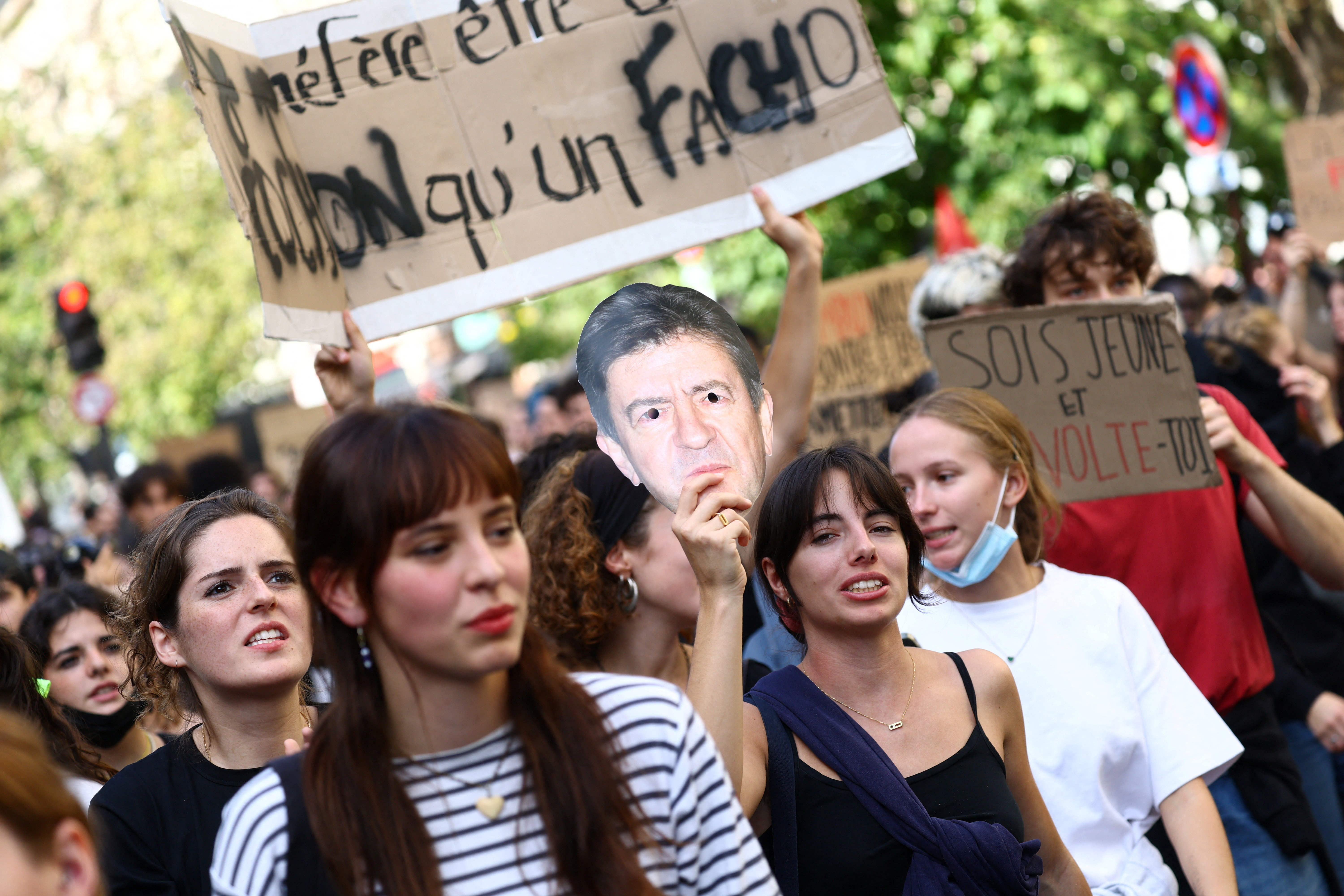 Qué piden los estudiantes franceses que tienen paralizada la educación secundaria desde hace dos semanas 