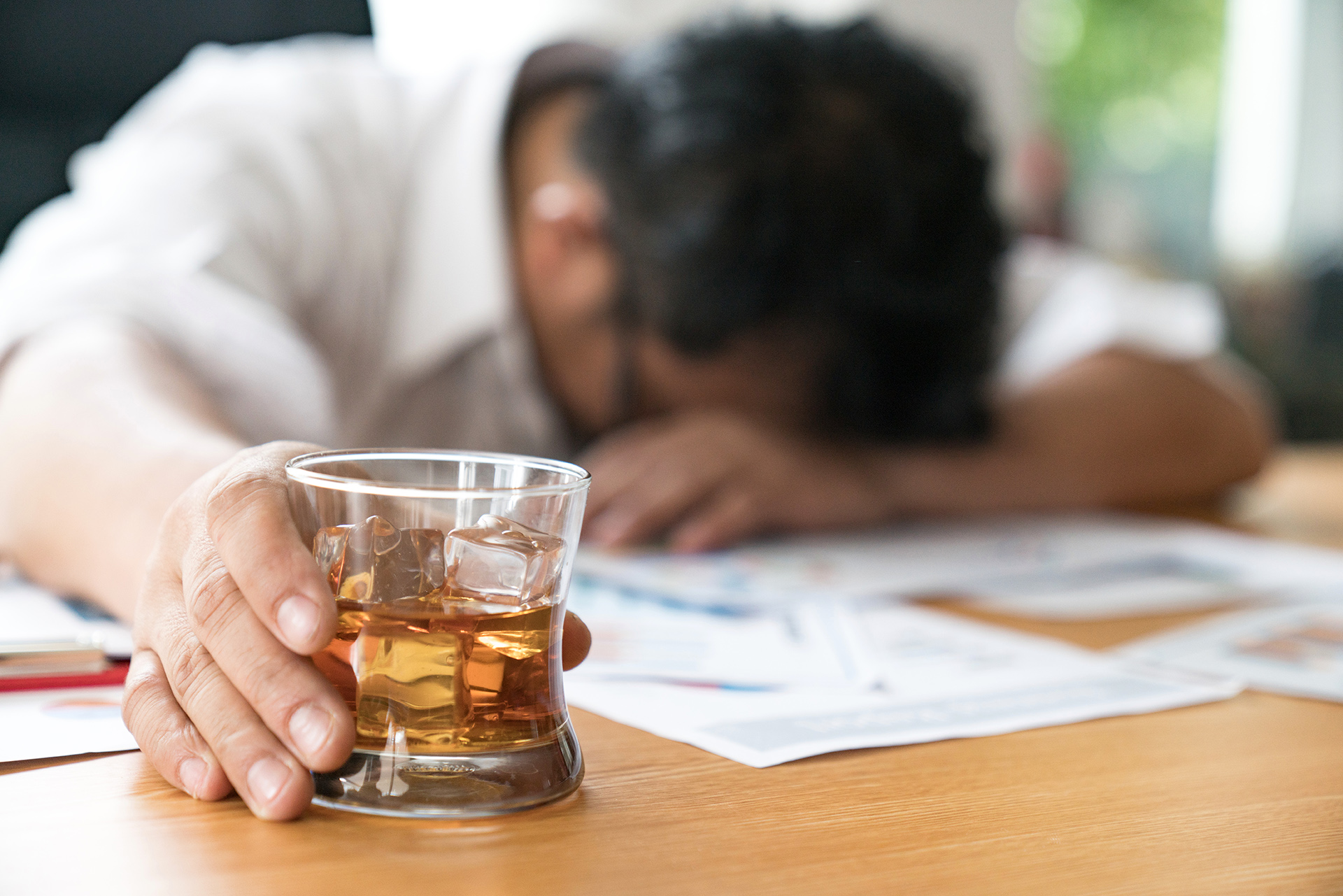 David Nutt, el científico detrás de Alcarelle afirma que el alcohol es una de las bebidas más peligrosas para la sociedad, incluso por encima de el crack y el LSD. (Shutterstock)