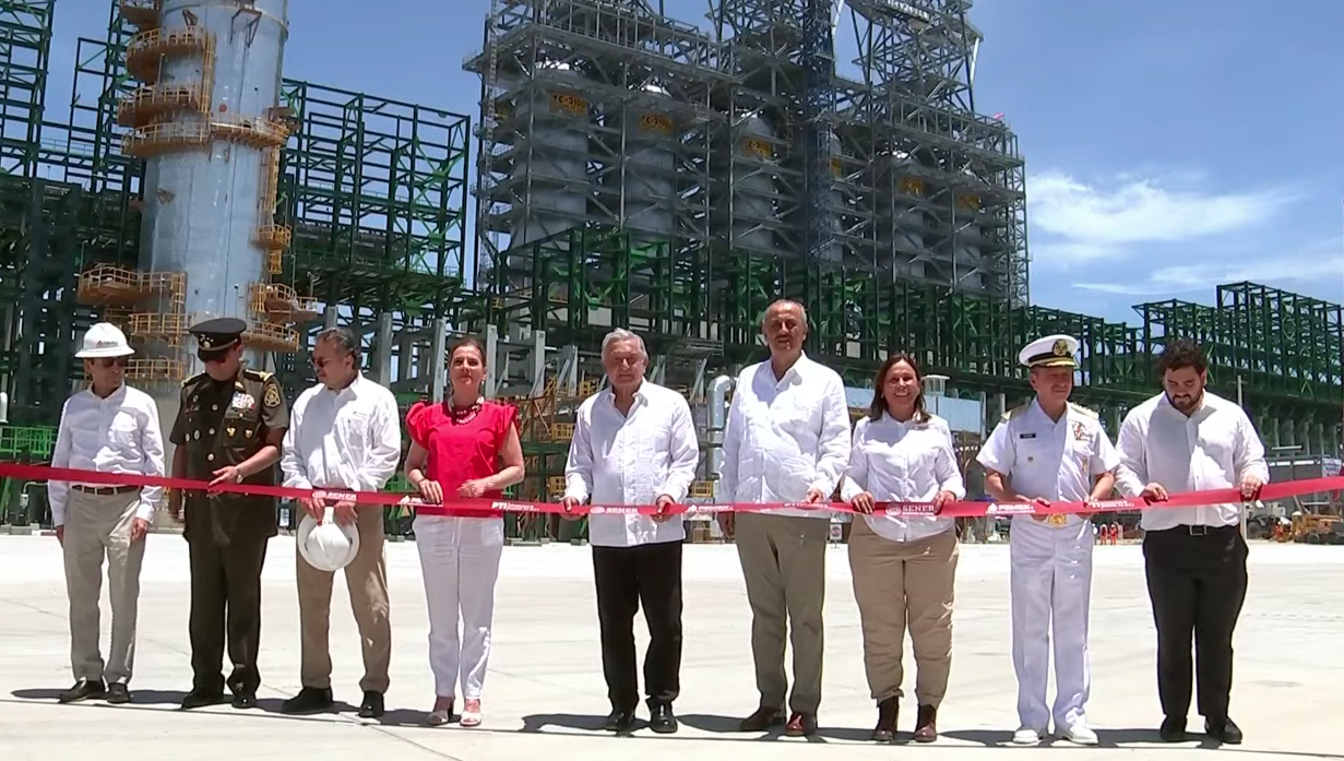 Los presidenciables de Morena se hicieron presentes en la inauguración de la refinería Dos Bocas  (Foto: Gobierno de México)