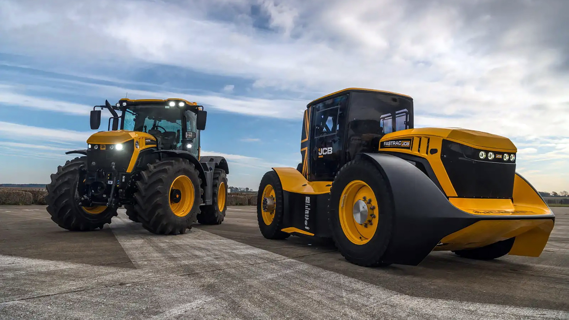 La comparación del Fastrack Two con el Fastrac Series 8000 es inevitable, y permite entender buena parte de las modificaciones que lo convirtieron en el tractor más veloz del mundo